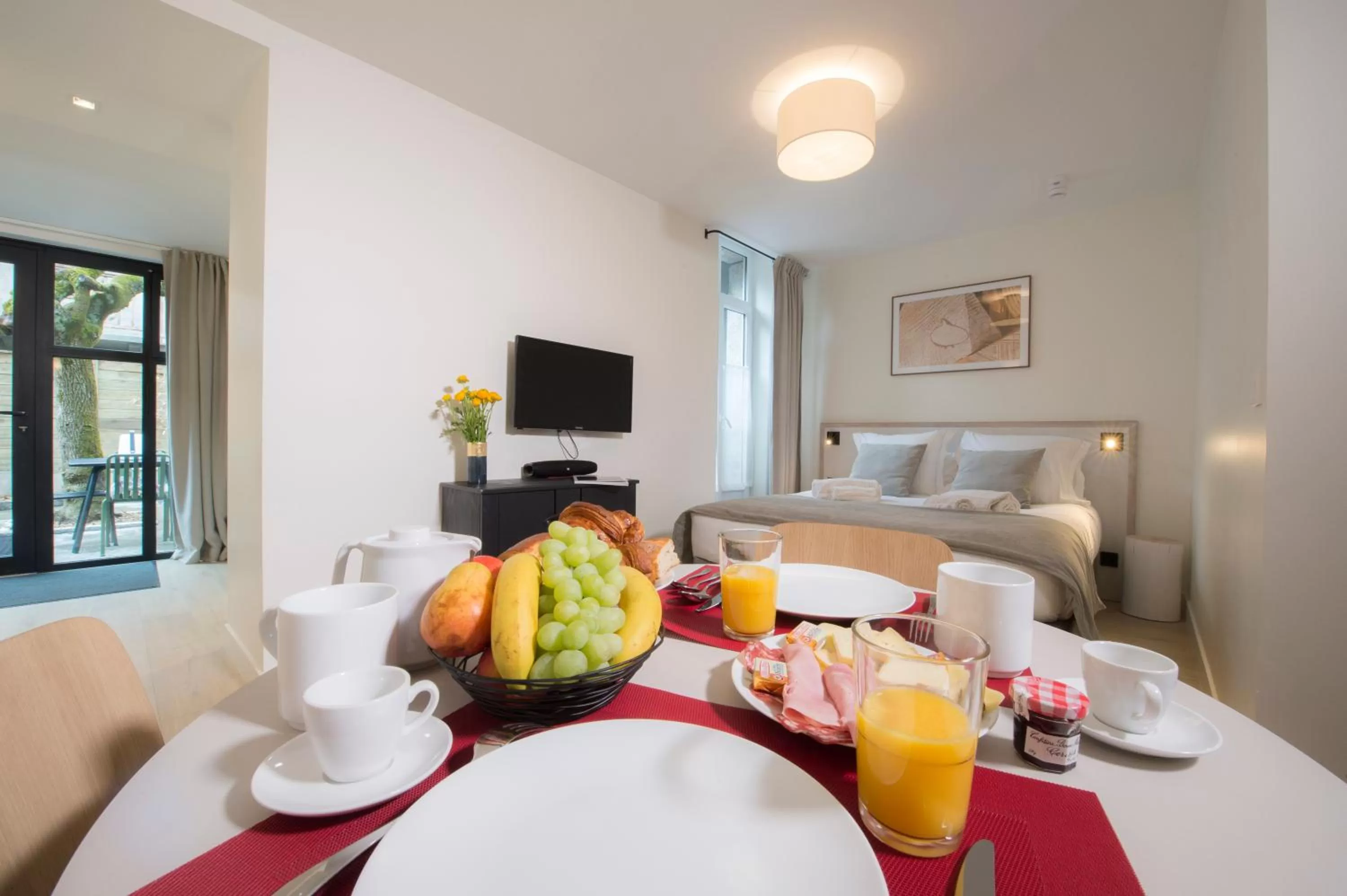 Dining area, Bed in Le Génépy - Appart'hôtel de Charme