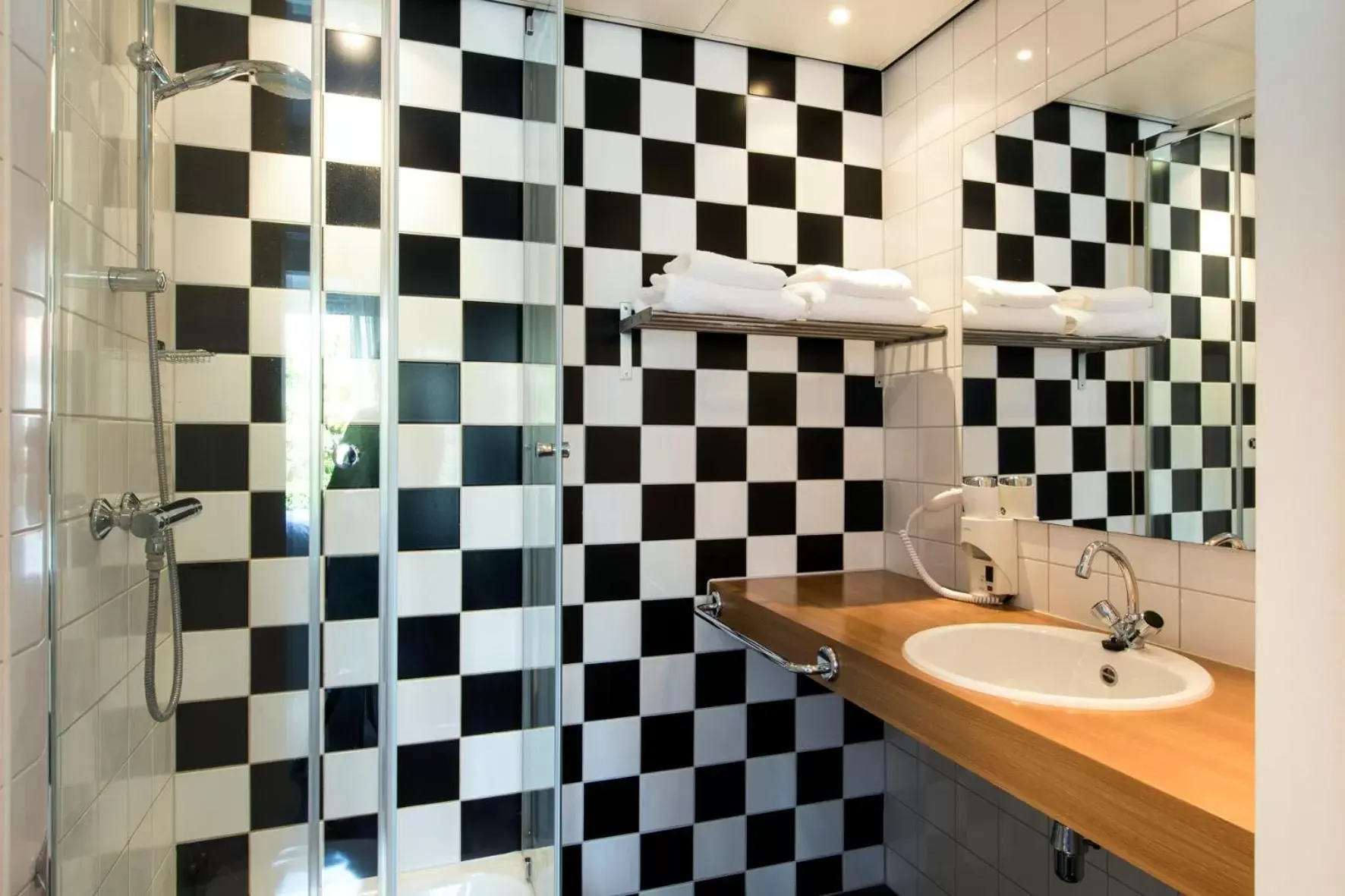 Shower, Bathroom in Hotel Parkzicht Eindhoven