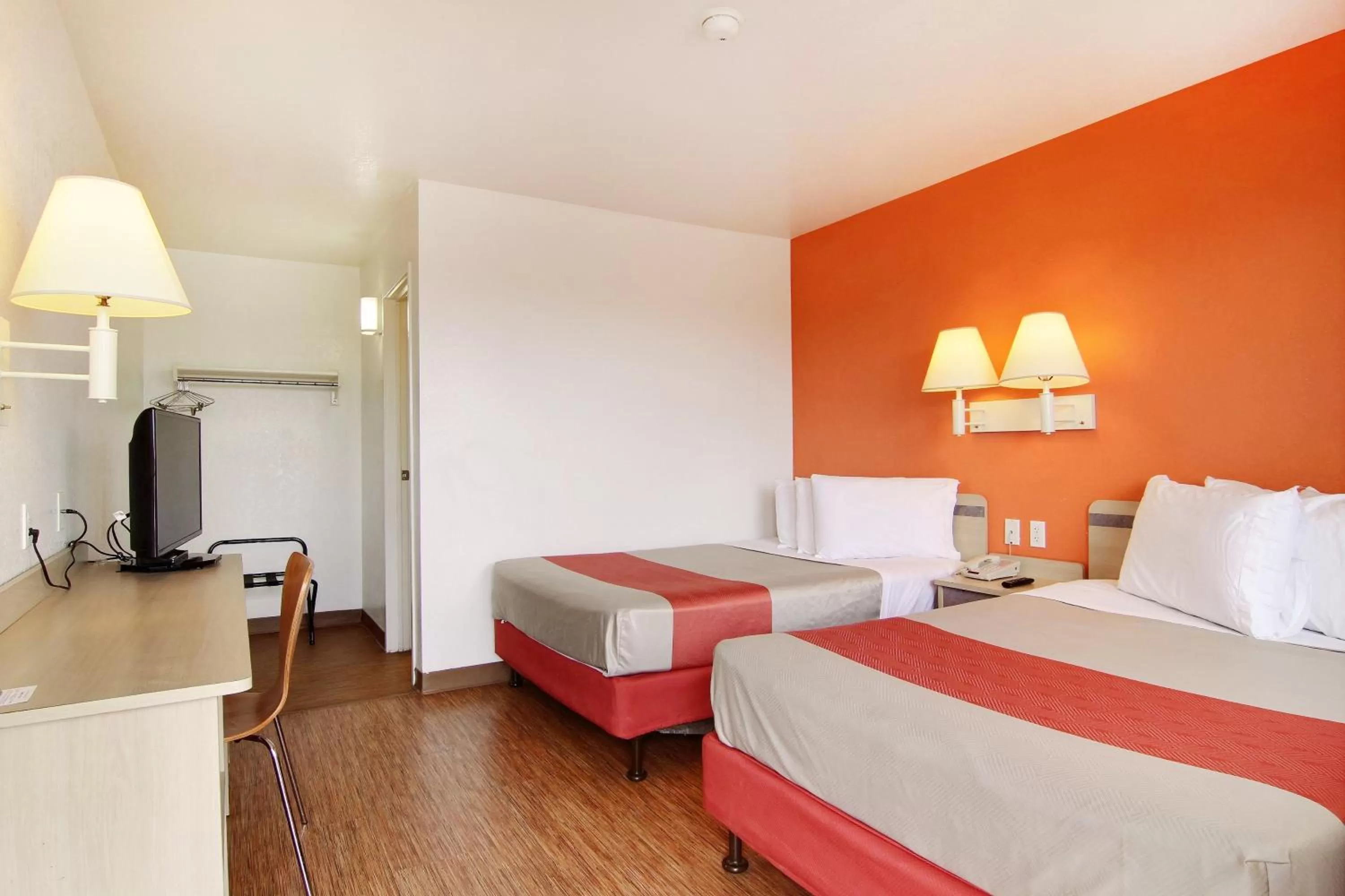 Photo of the whole room, Bed in Motel 6-Fort Stockton, TX