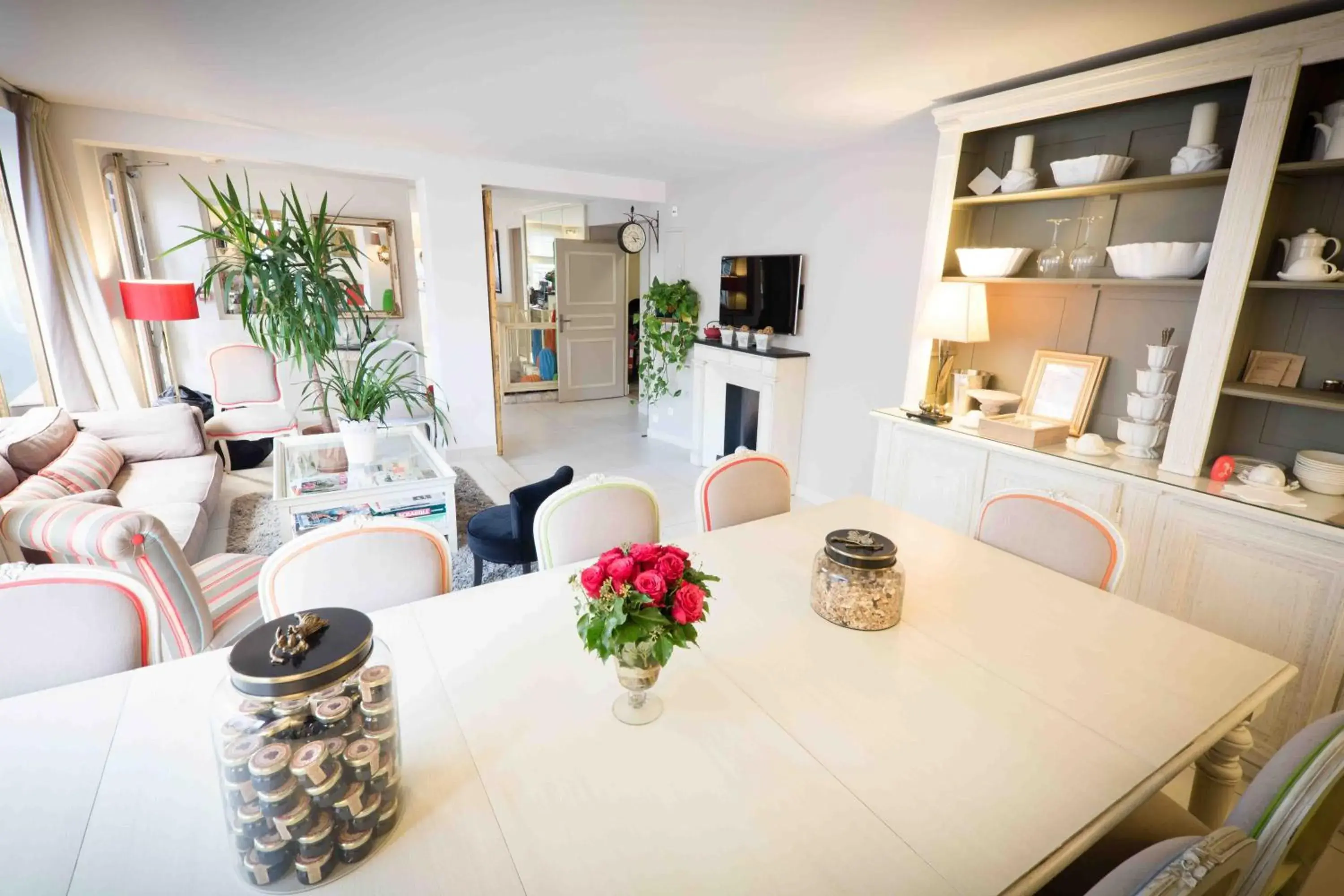 Lounge or bar in Champerret Heliopolis Lounge or bar in Champerret Heliopolis