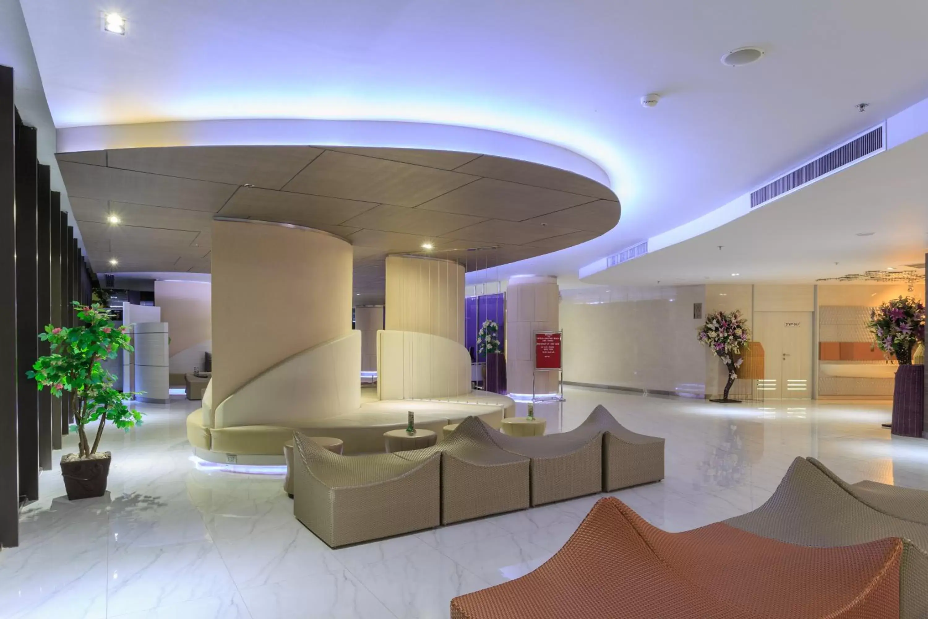 Lobby or reception in Pattaya Discovery Beach Hotel - SHA Extra Plus