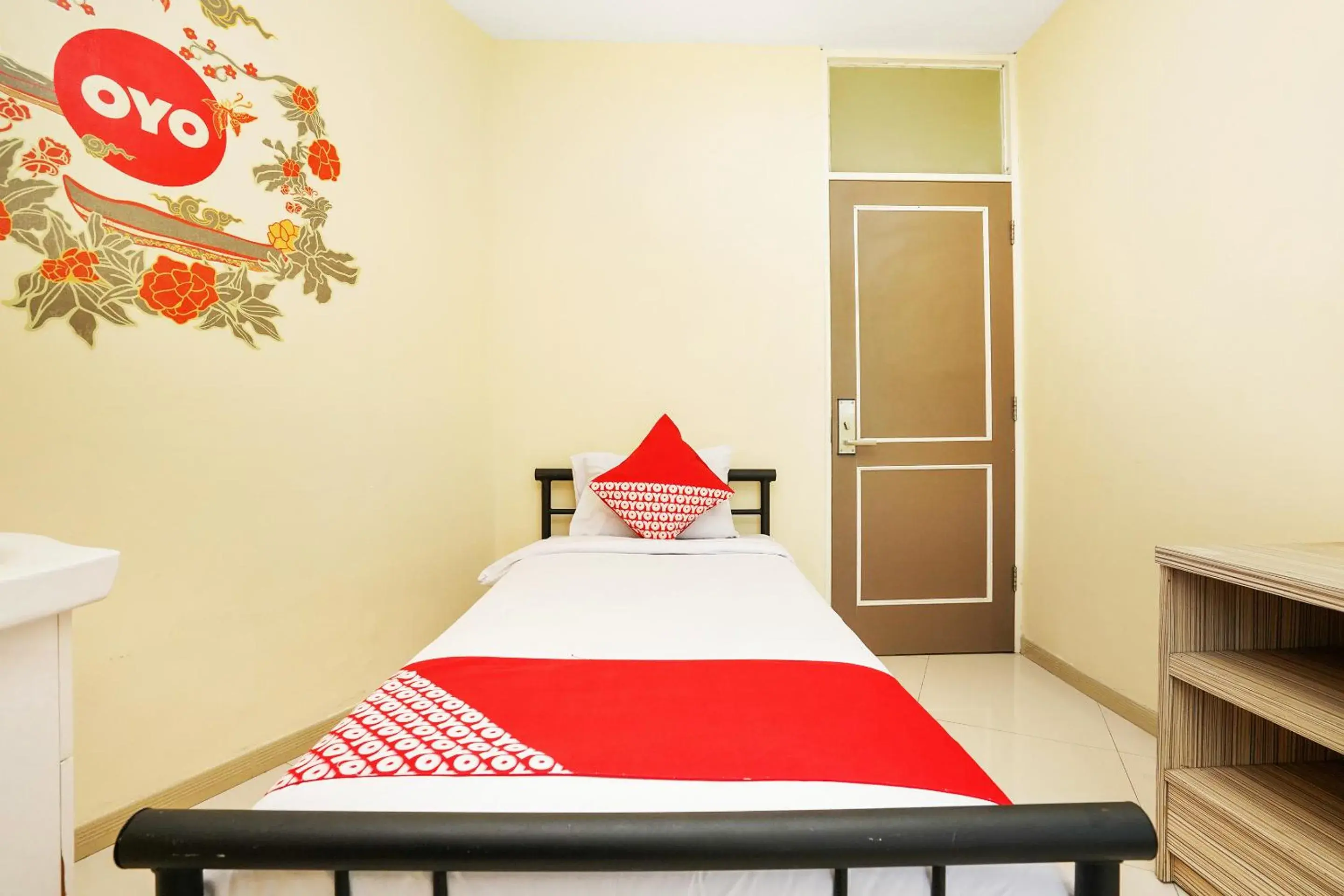 Bedroom in OYO 175 K-60 Residence