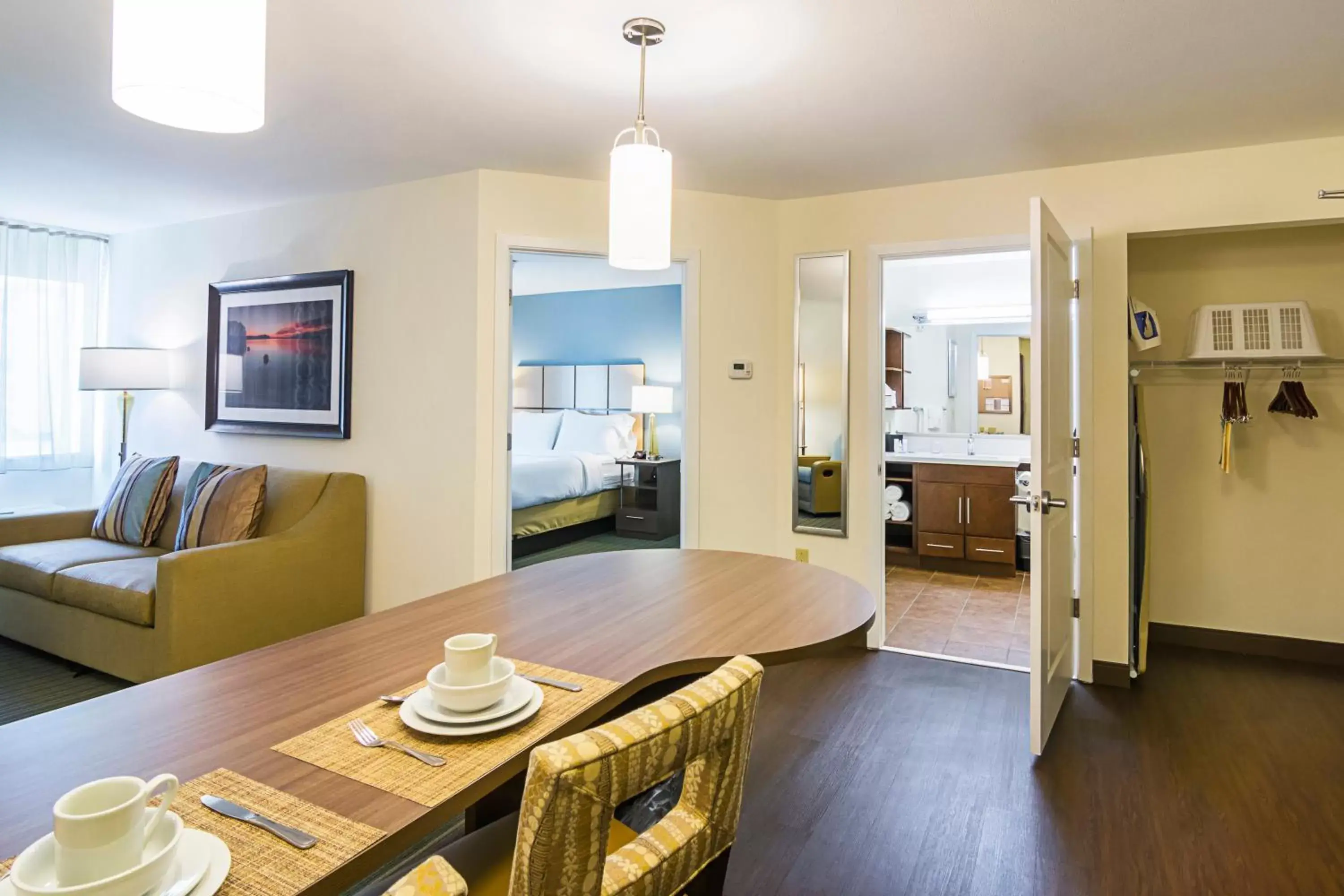 Photo of the whole room, Dining Area in Candlewood Suites - Pensacola - University Area, an IHG Hotel