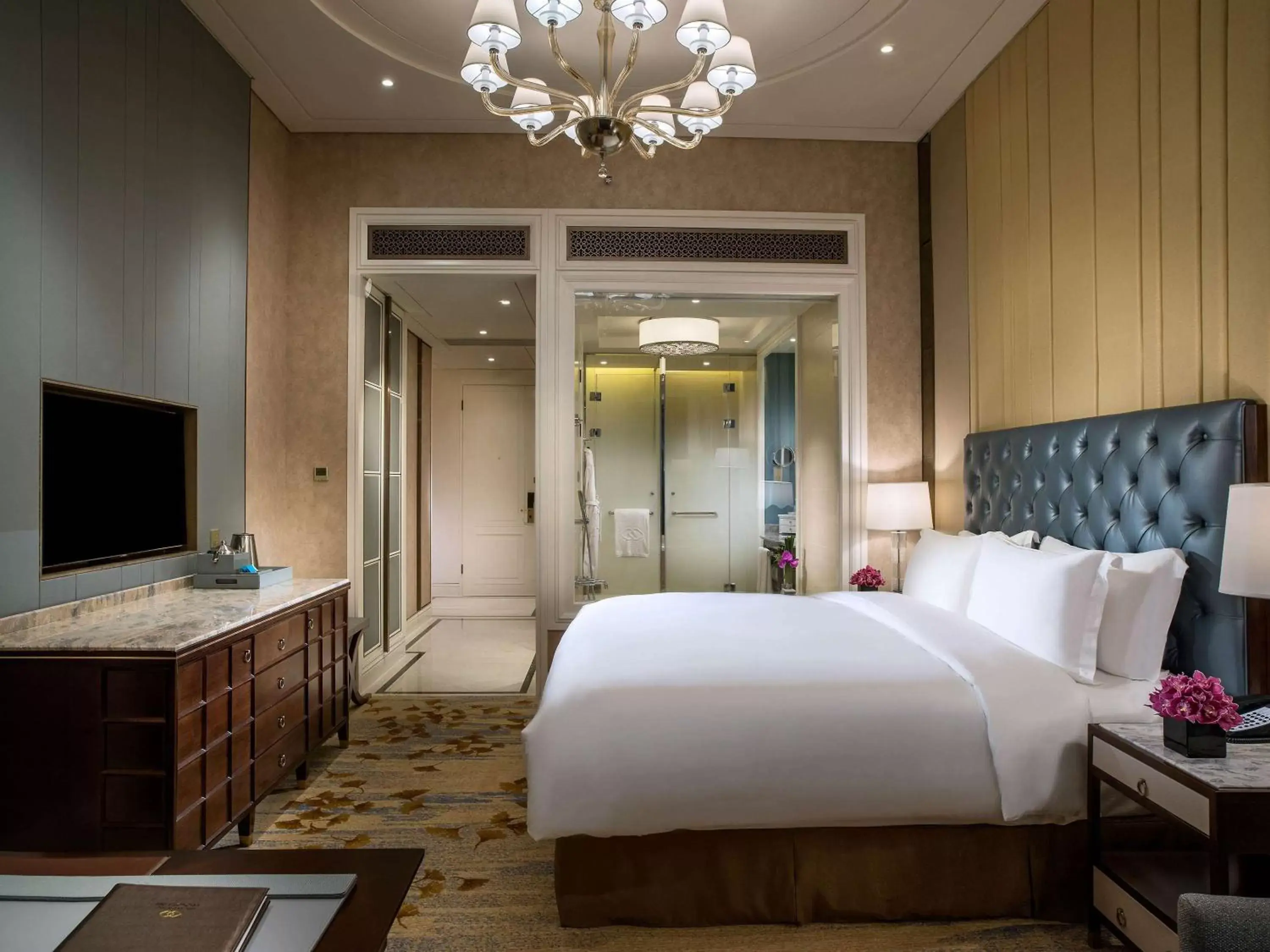 Photo of the whole room, Bed in Sofitel Shanghai Hongqiao