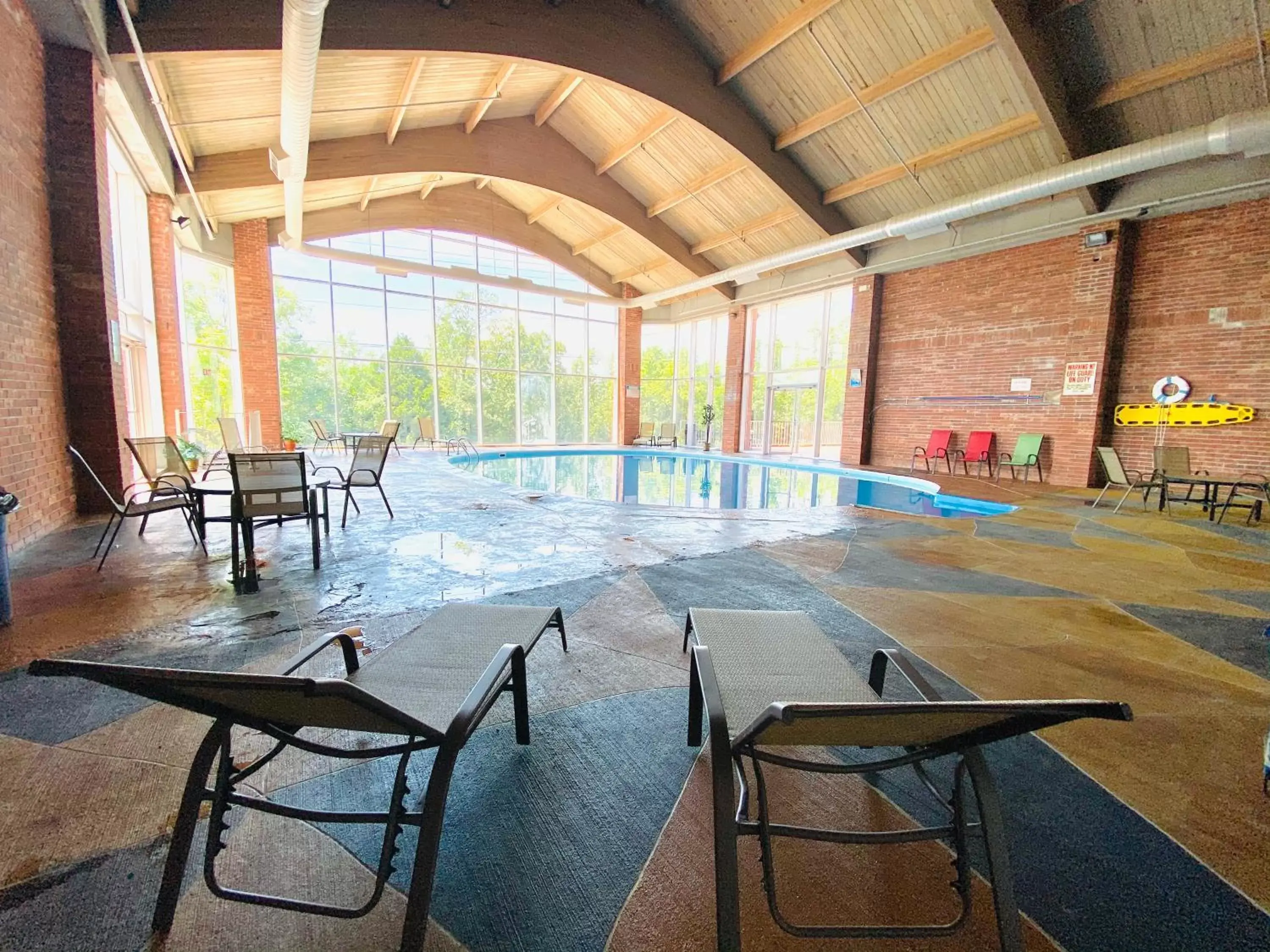 Swimming pool, Restaurant/Places to Eat in Southern Oaks Inn