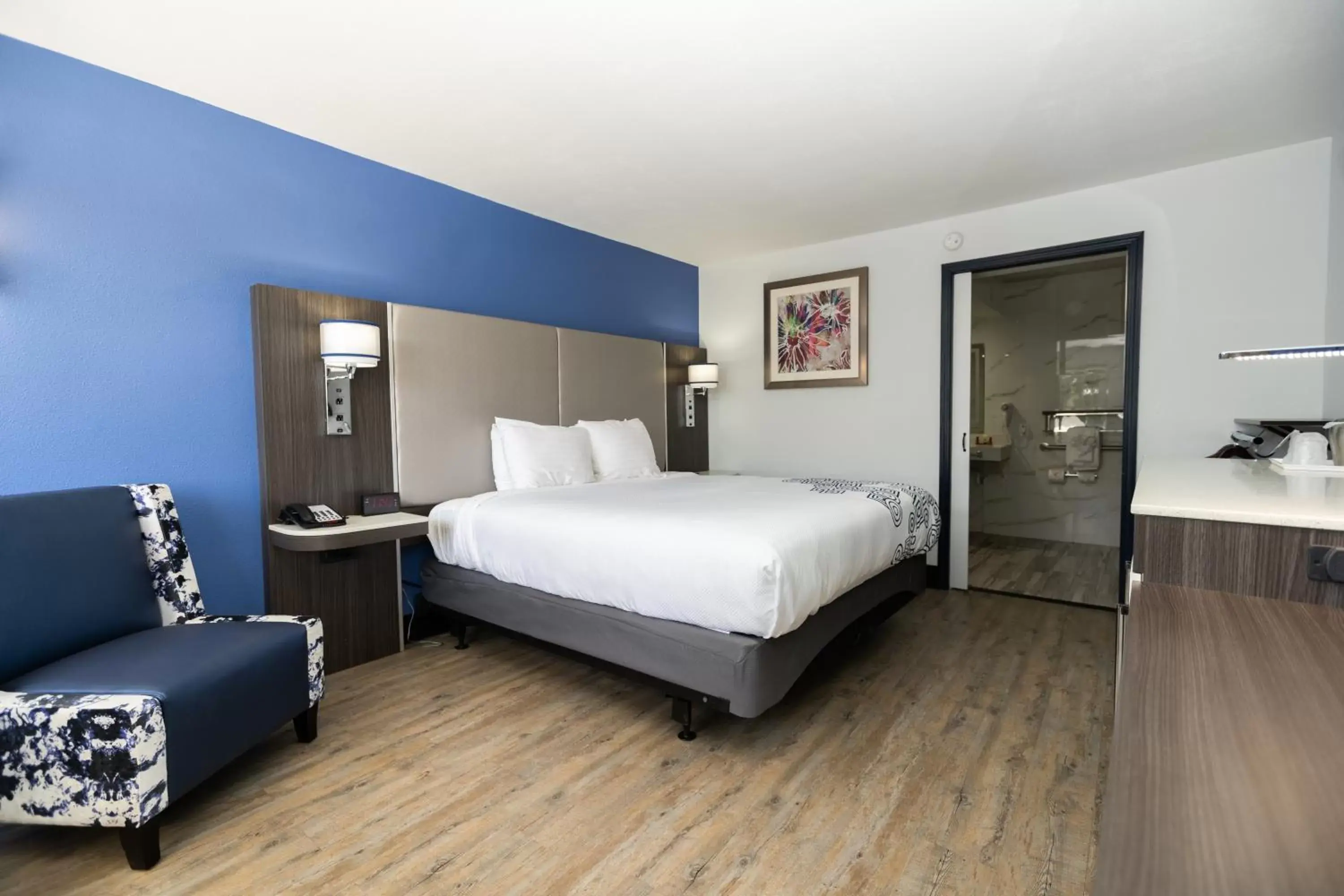 Bedroom, Bed in SureStay Plus Hotel by Best Western Sacramento Cal Expo