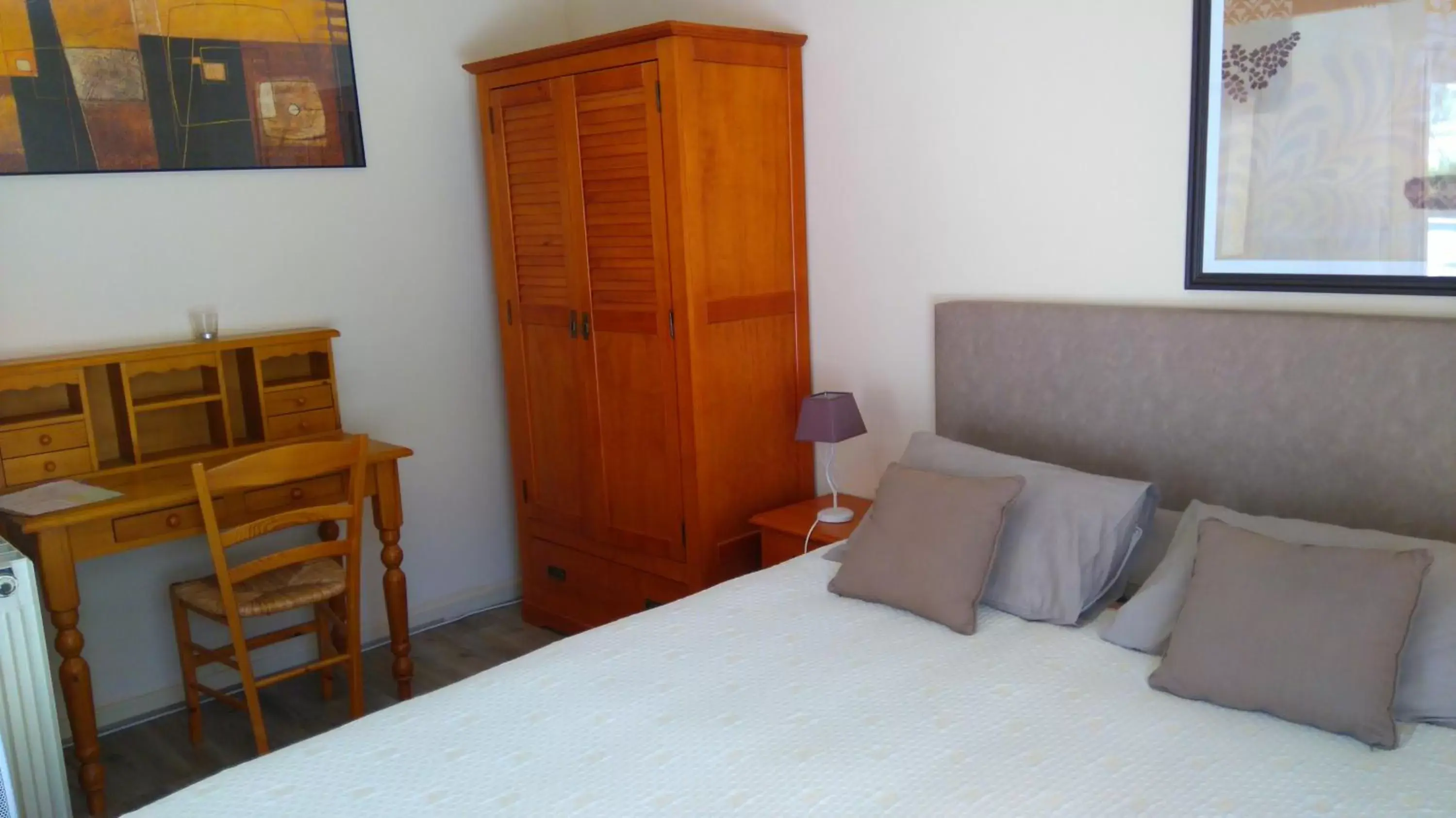 Comfort Double Room in Les Verveines de Vaison Comfort Double Room in Les Verveines de Vaison
