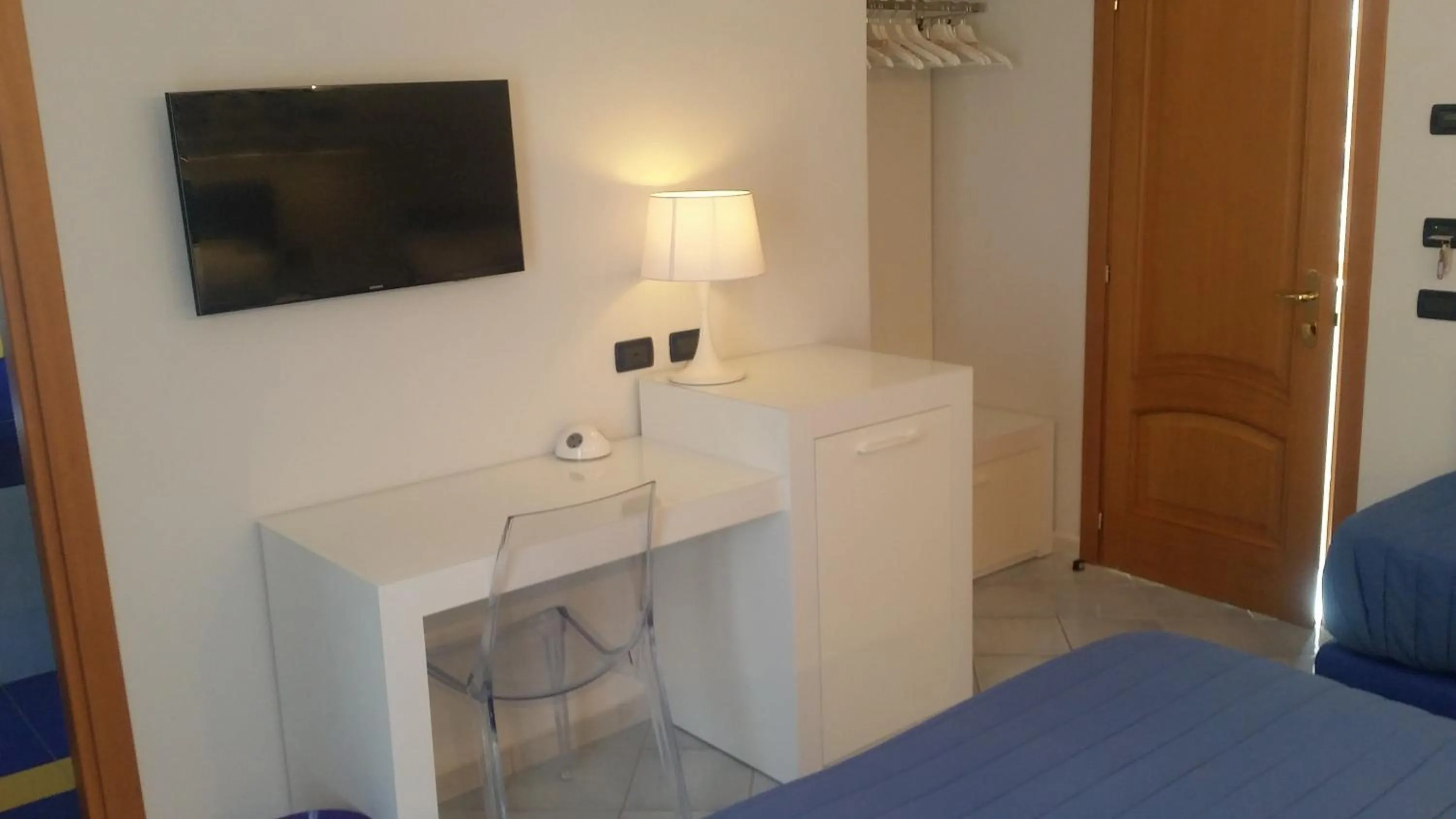 Bedroom, Bed in Hotel Leone