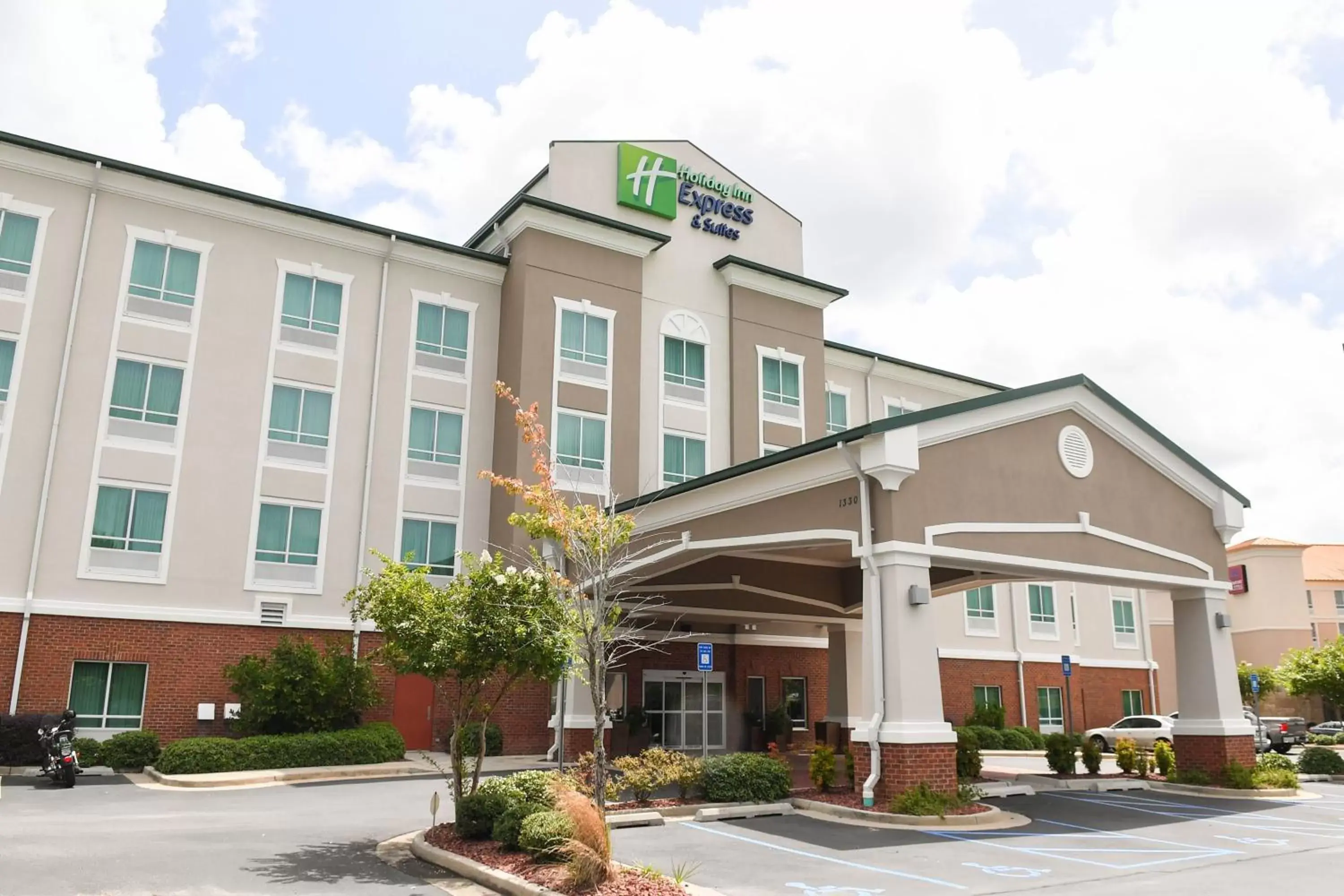 Property Building in Holiday Inn Express & Suites - Valdosta, an IHG Hotel