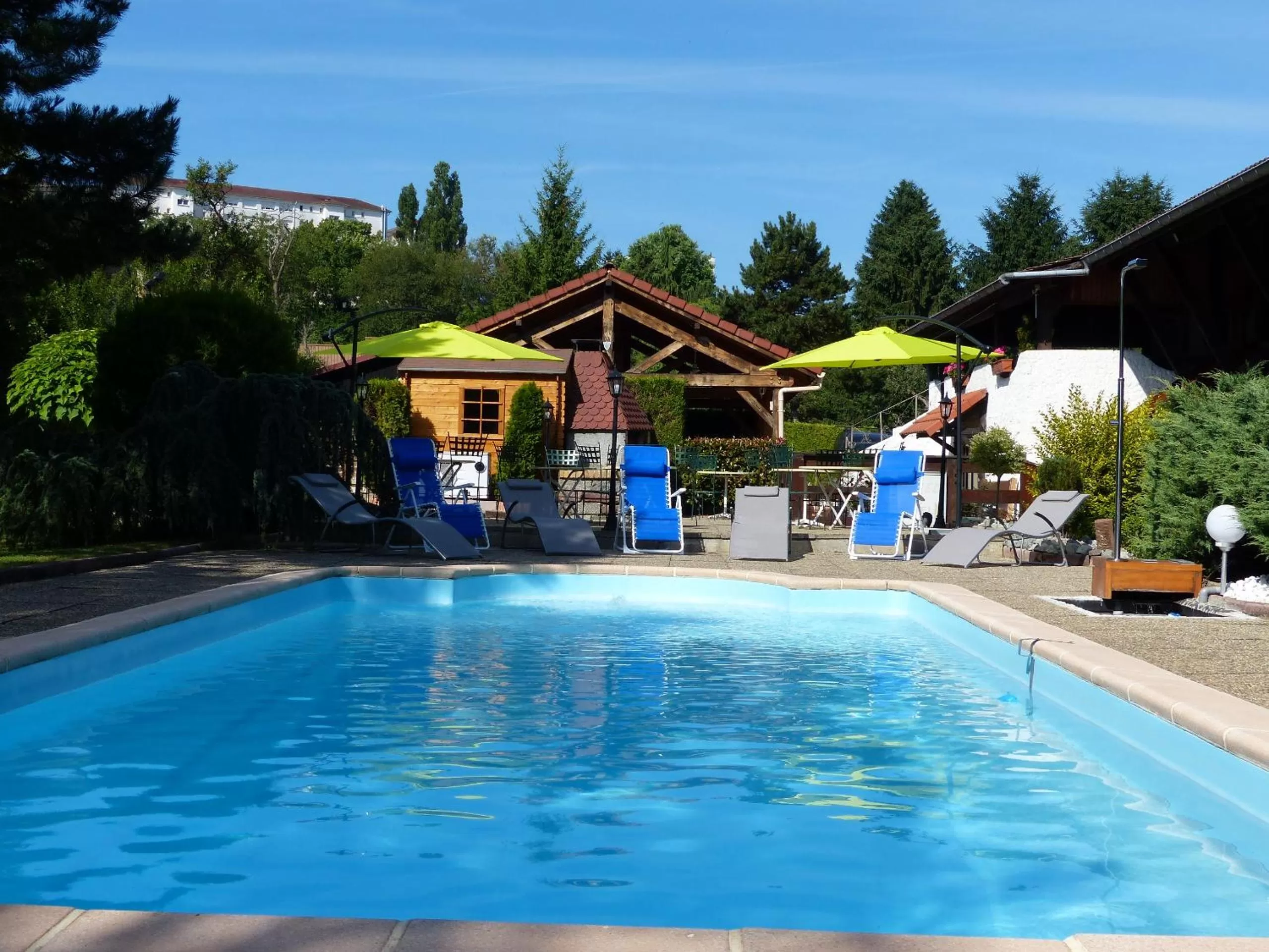 Swimming pool in La Vieille Ferme
