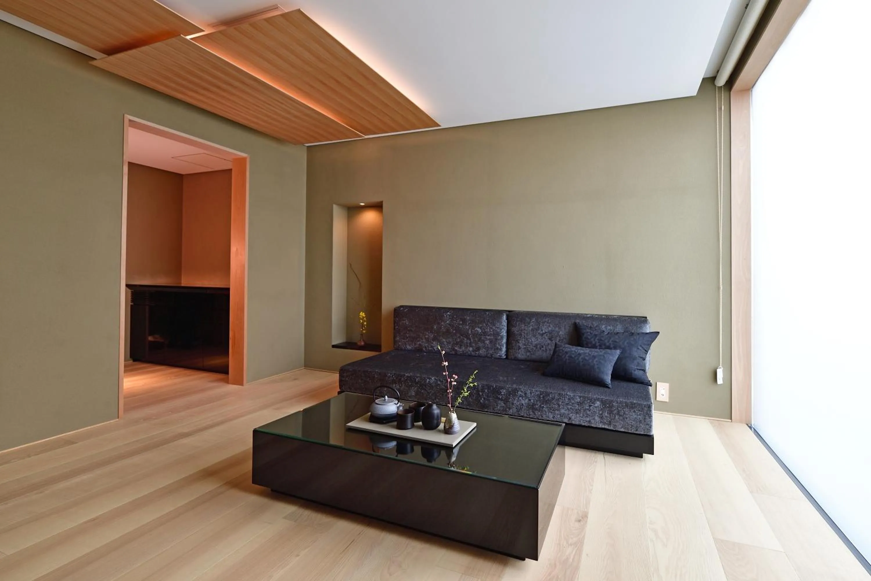 Photo of the whole room in MOGANA