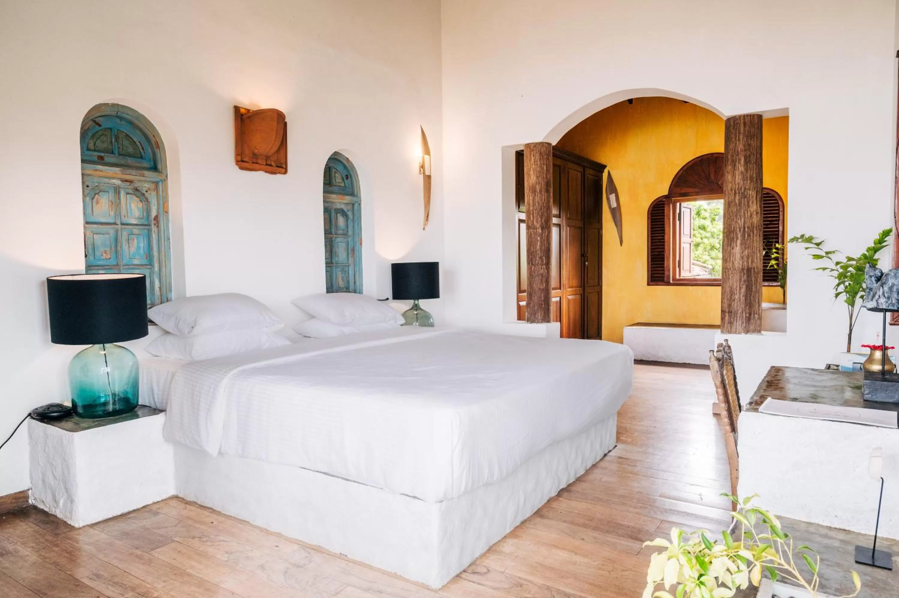 Sānti Beach House with pool & beach