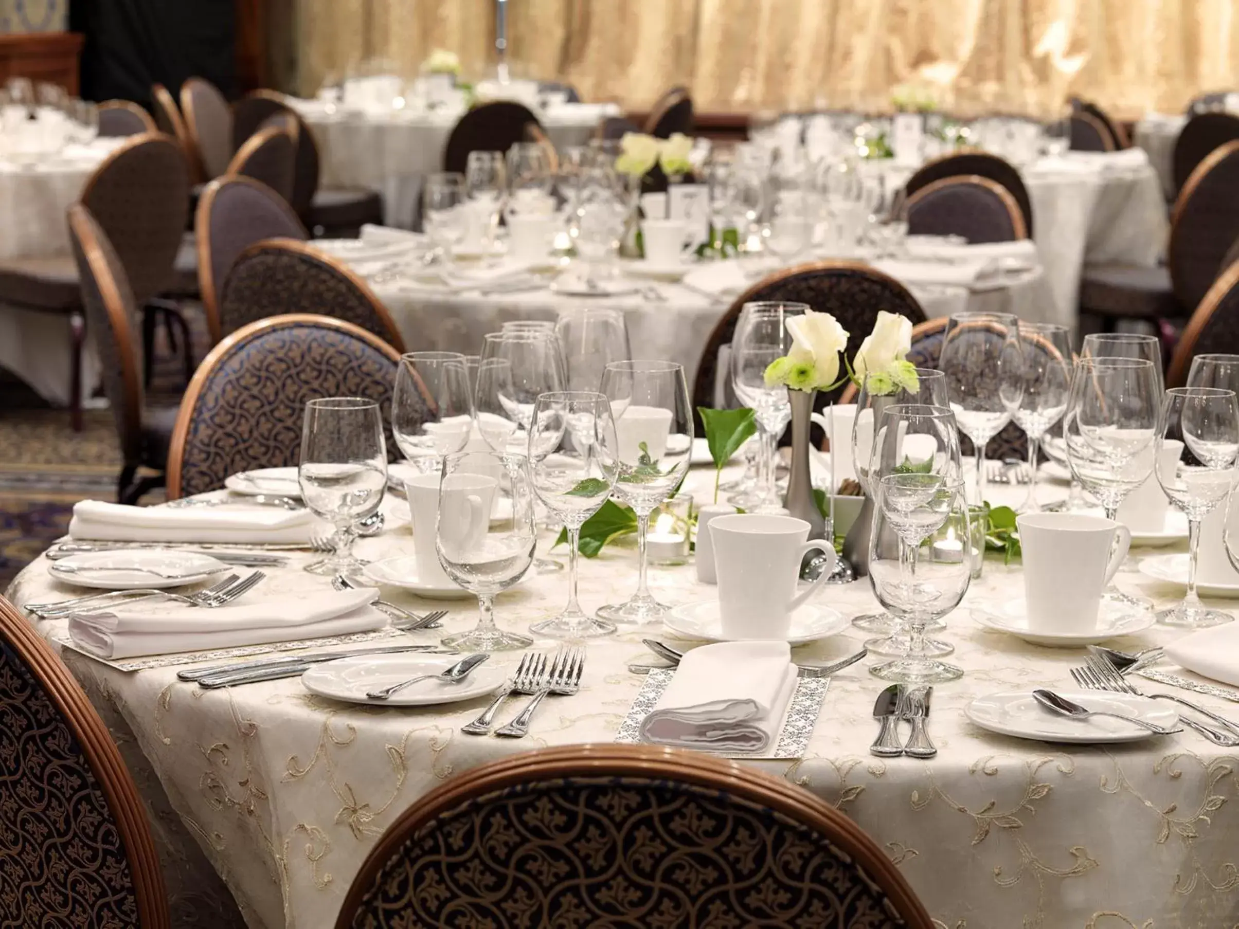 Banquet/Function facilities, Restaurant/Places to Eat in Oak Bay Beach Hotel