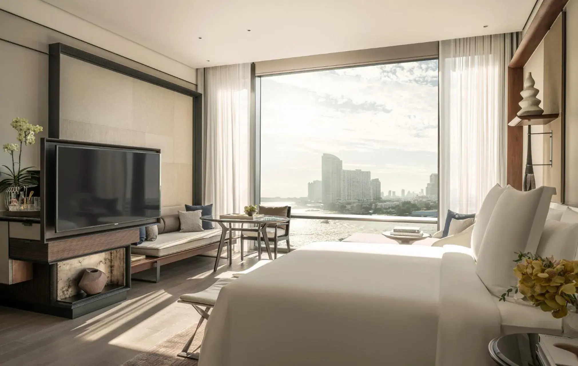Bed, TV/Entertainment Center in Four Seasons Hotel Bangkok at Chao Phraya River