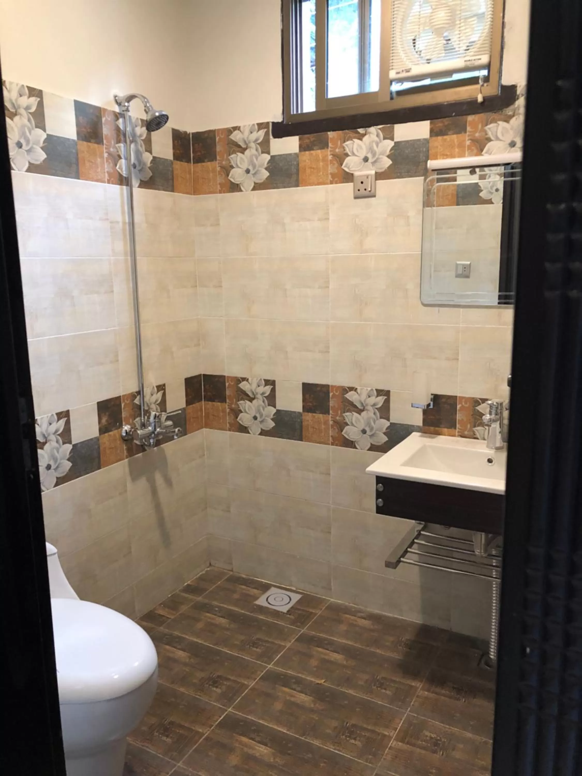 Bathroom in Hotel La Orilla Muzaffarabad