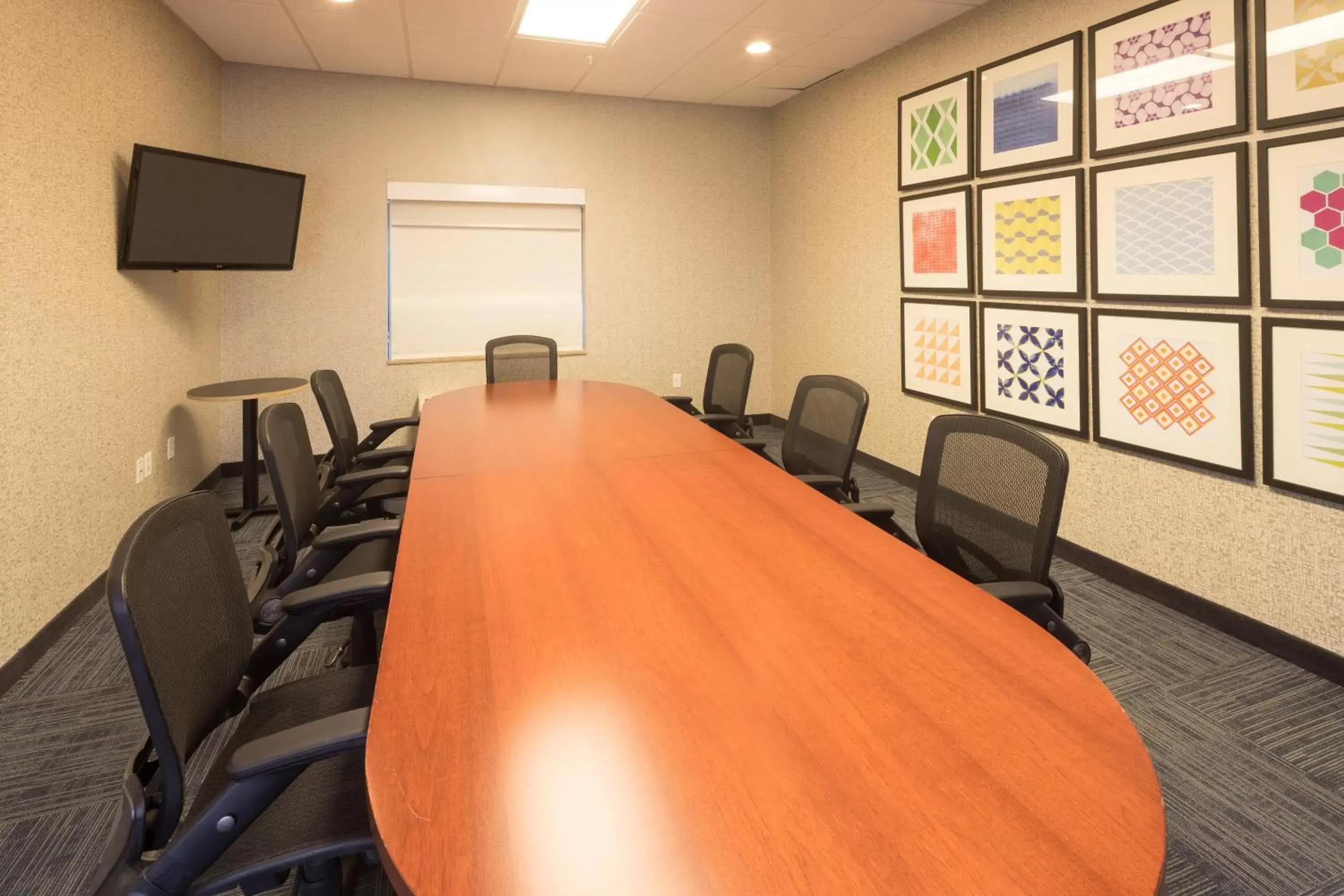 Meeting/conference room in Holiday Inn Express Hotel & Suites Grand Blanc, an IHG Hotel