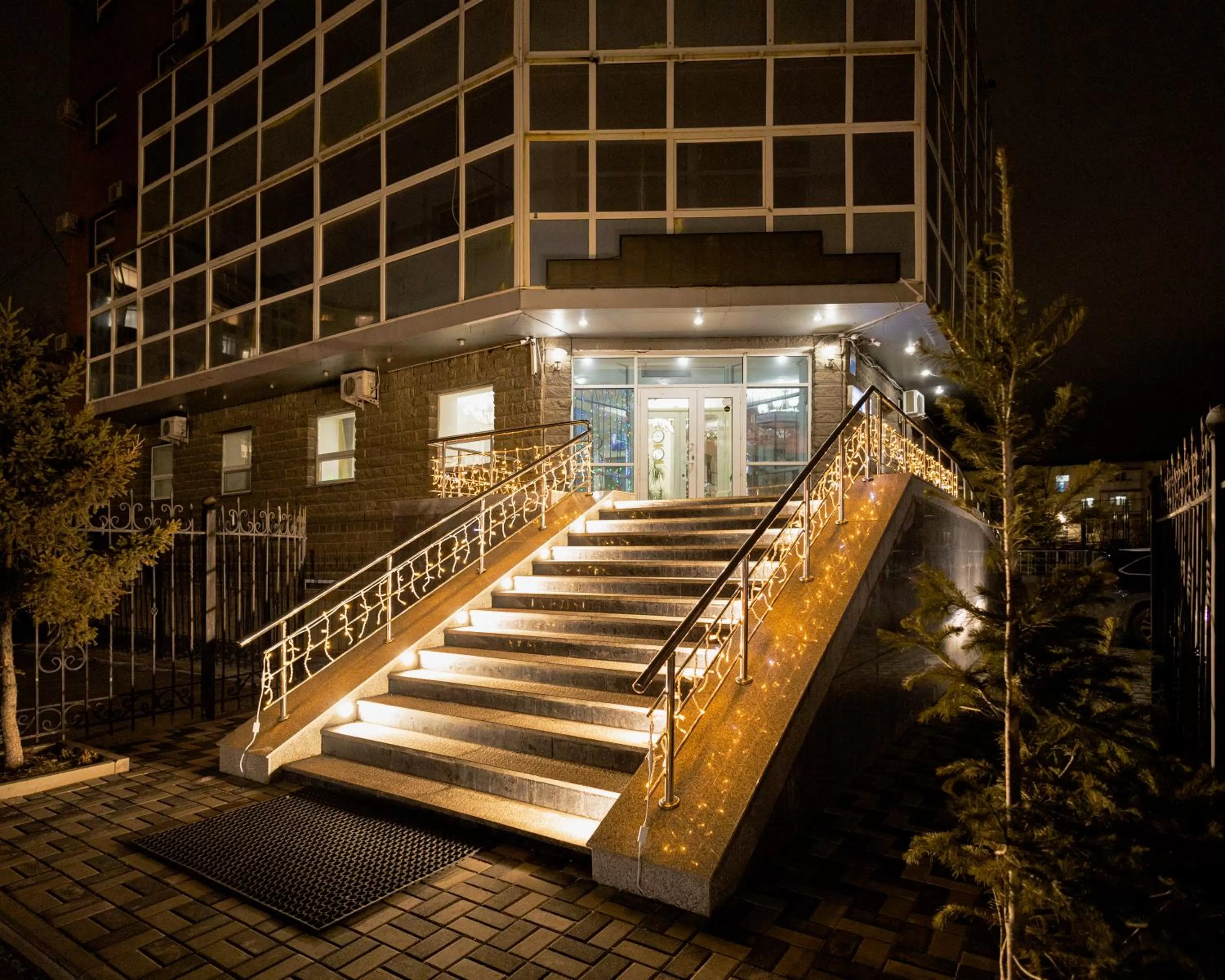 Facade/entrance in "Rush Hotel"