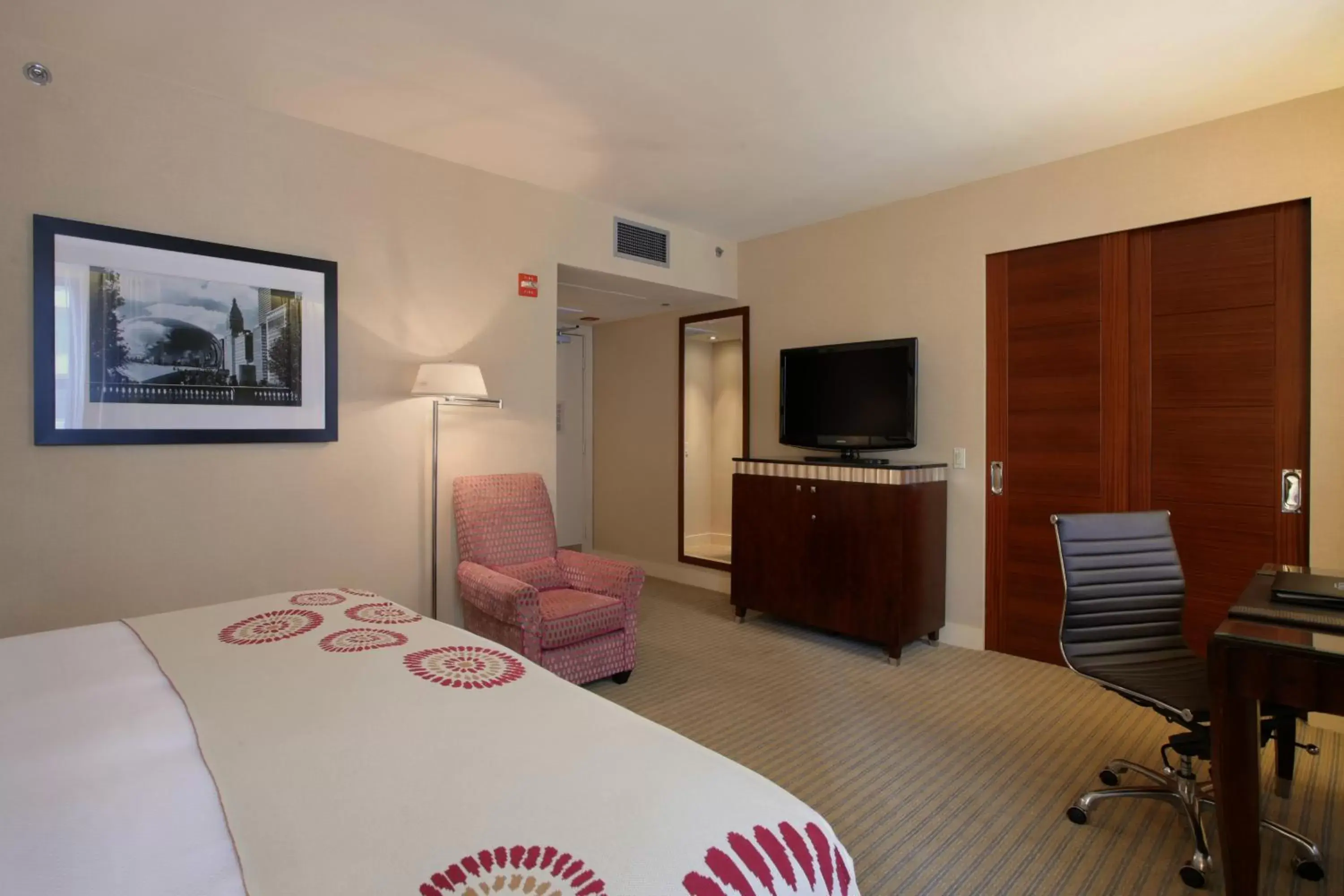 Bed in Millennium Knickerbocker Chicago Bed in Millennium Knickerbocker Chicago