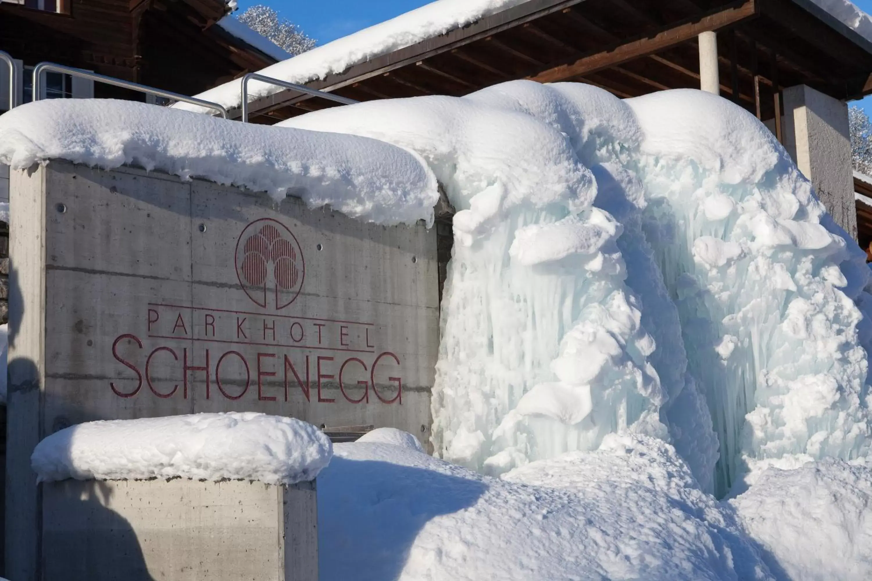 Facade/entrance, Winter in Parkhotel Schoenegg