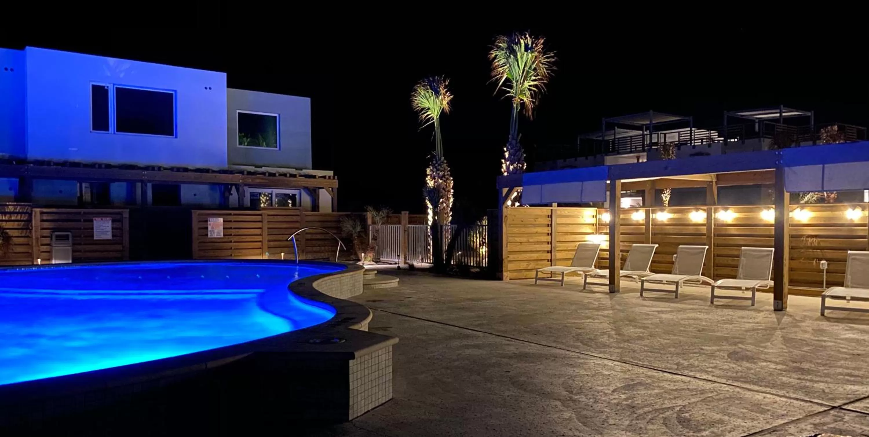 Swimming pool in Lively Beach