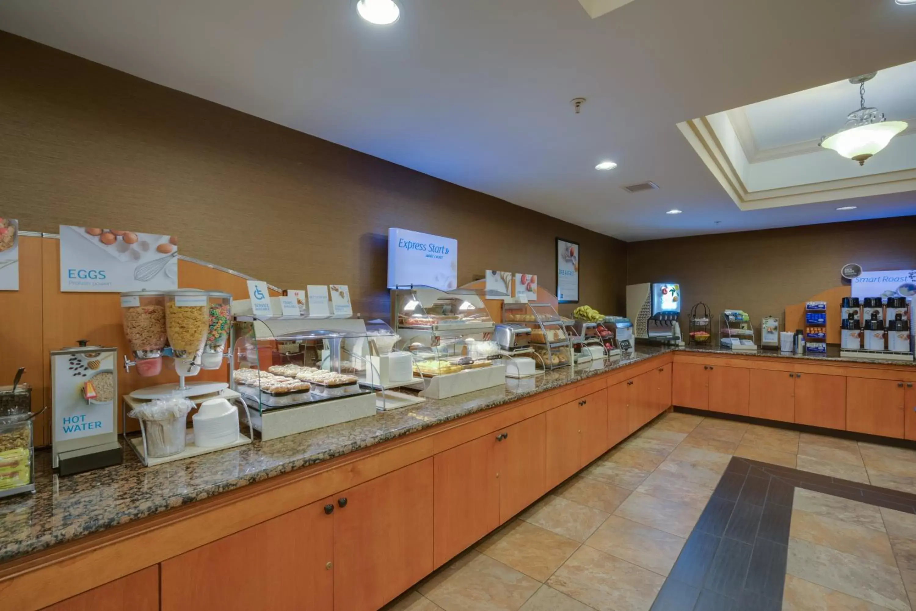 Breakfast, Restaurant/Places to Eat in Holiday Inn Express Charles Town, an IHG Hotel