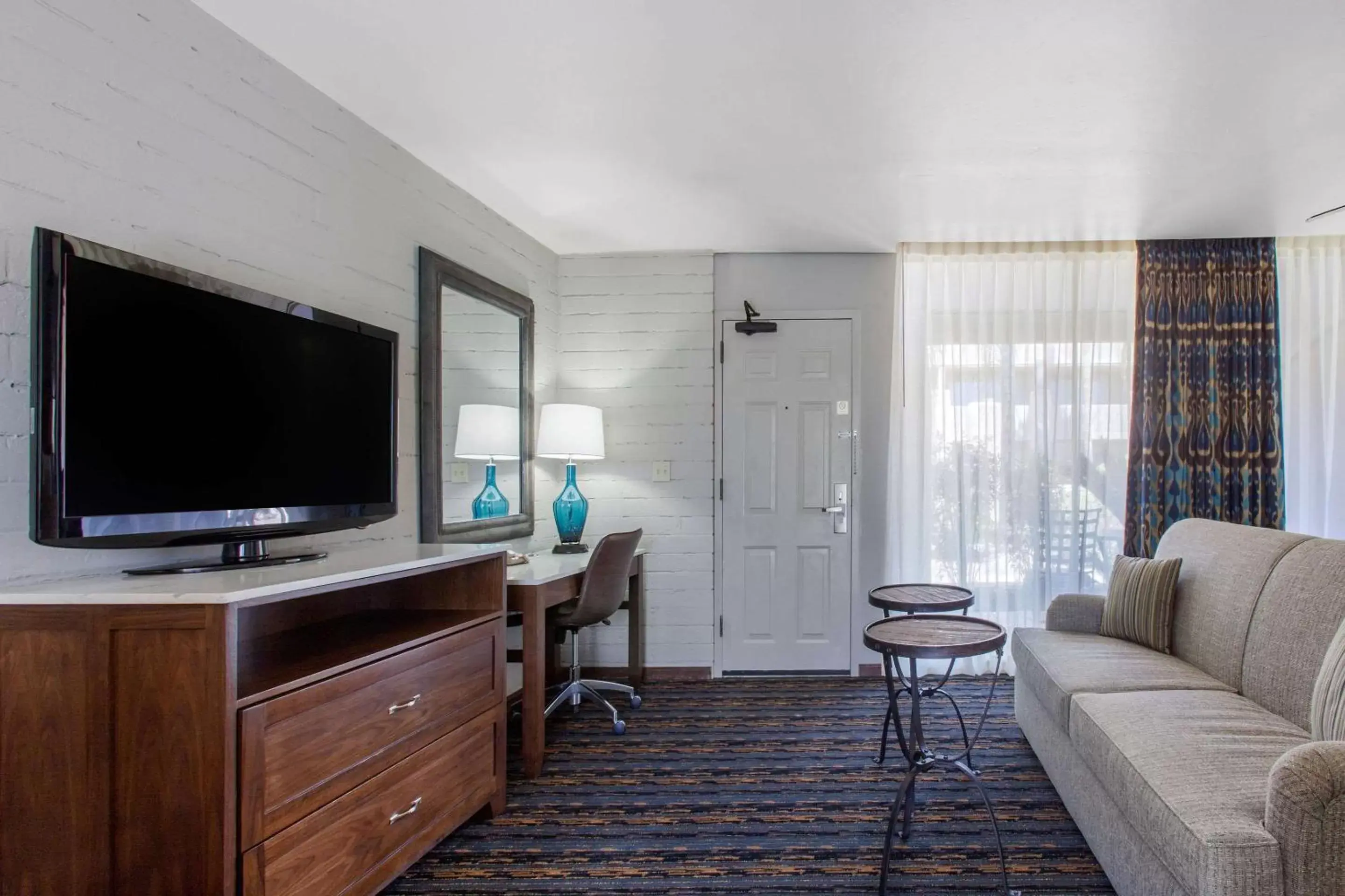 Photo of the whole room, TV/Entertainment Center in La Posada Lodge & Casitas, Ascend Hotel Collection