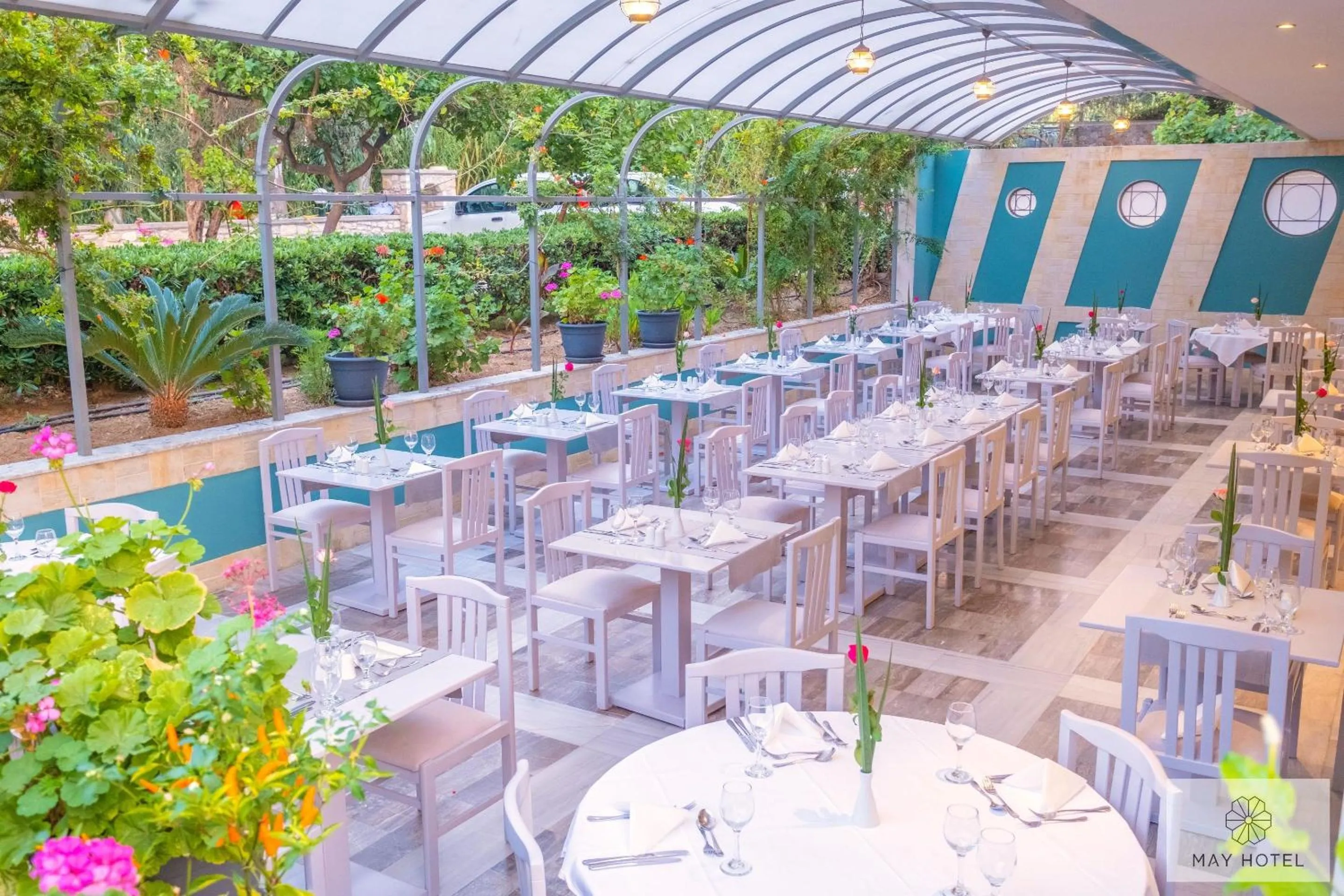 Restaurant/places to eat in May Beach Hotel