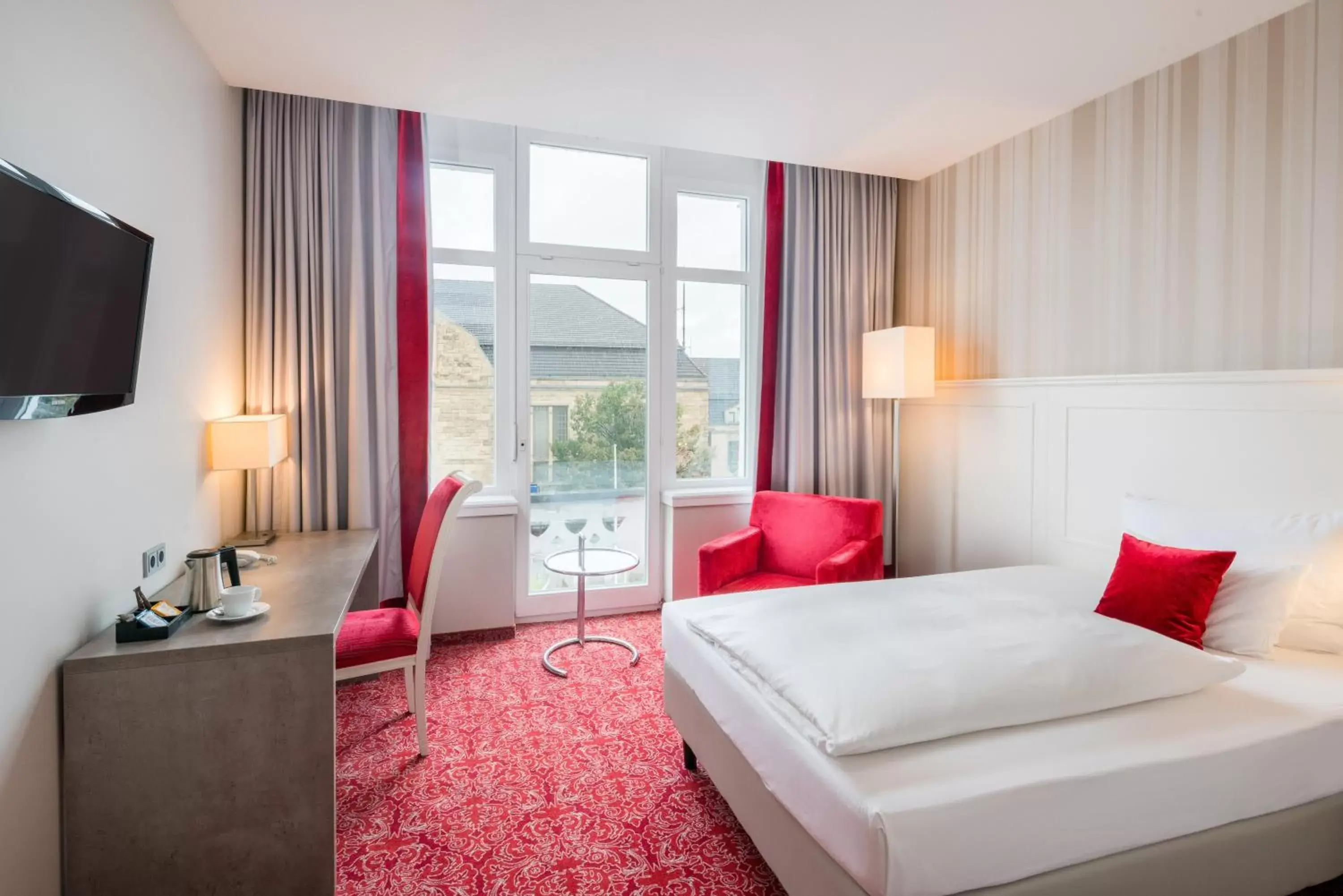 Photo of the whole room, Bed in Hotel Bielefelder Hof
