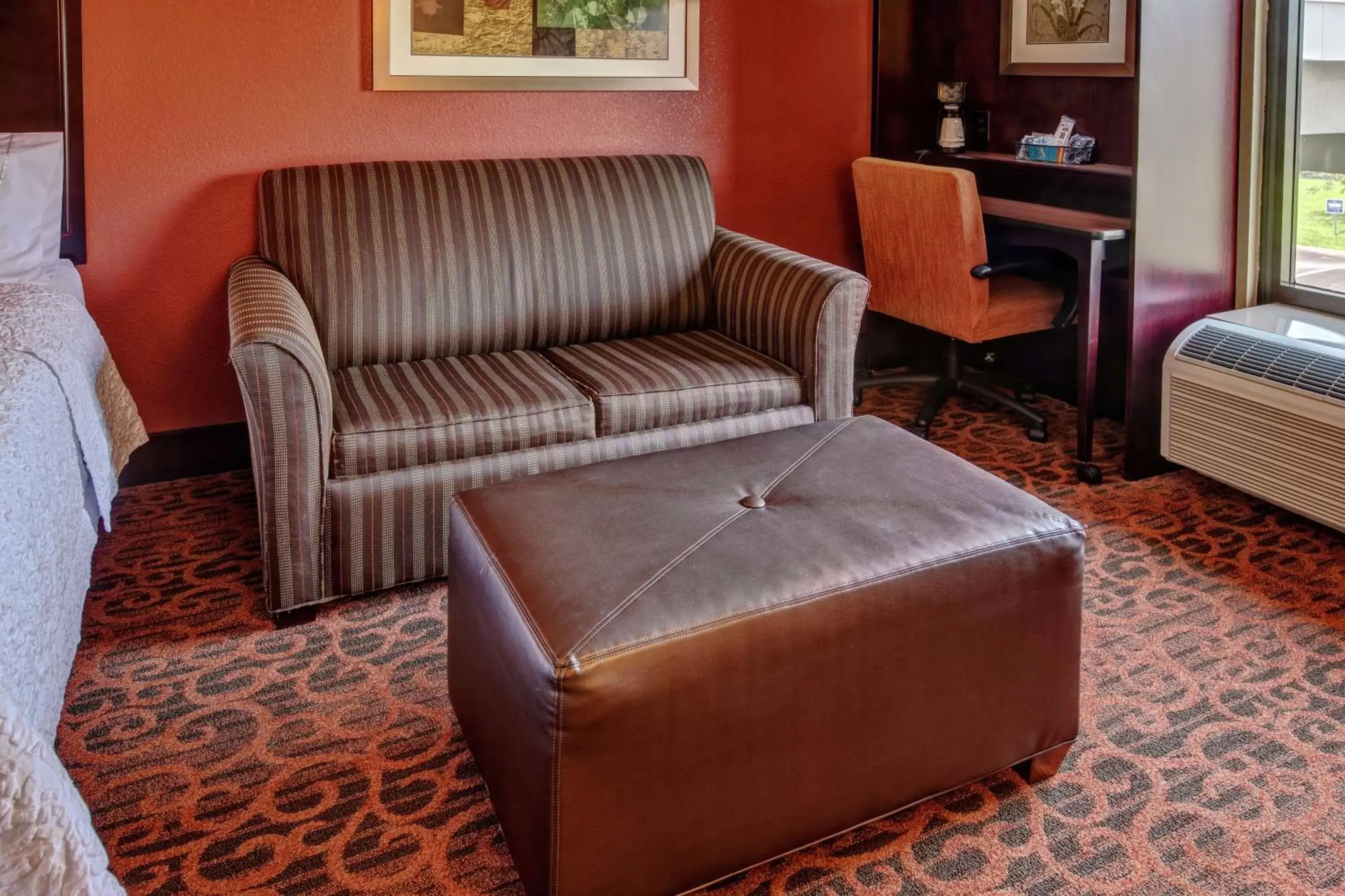 Bedroom, Seating Area in Hampton Inn Ashland