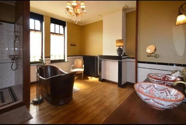 Bathroom in Clementine