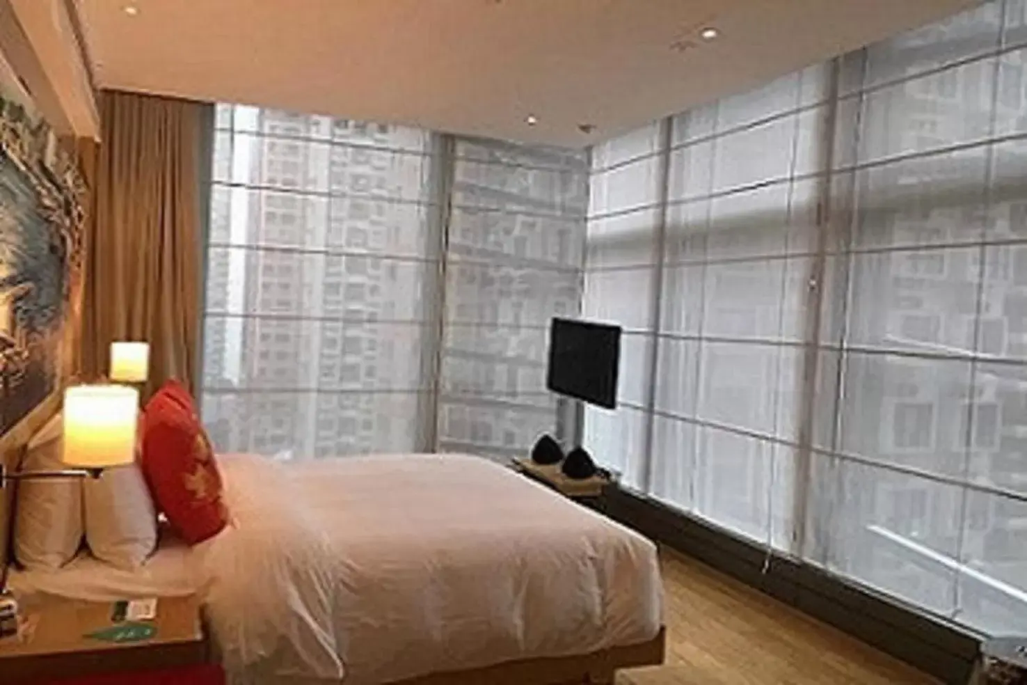 Bed in Hotel Indigo Hong Kong Island, an IHG Hotel