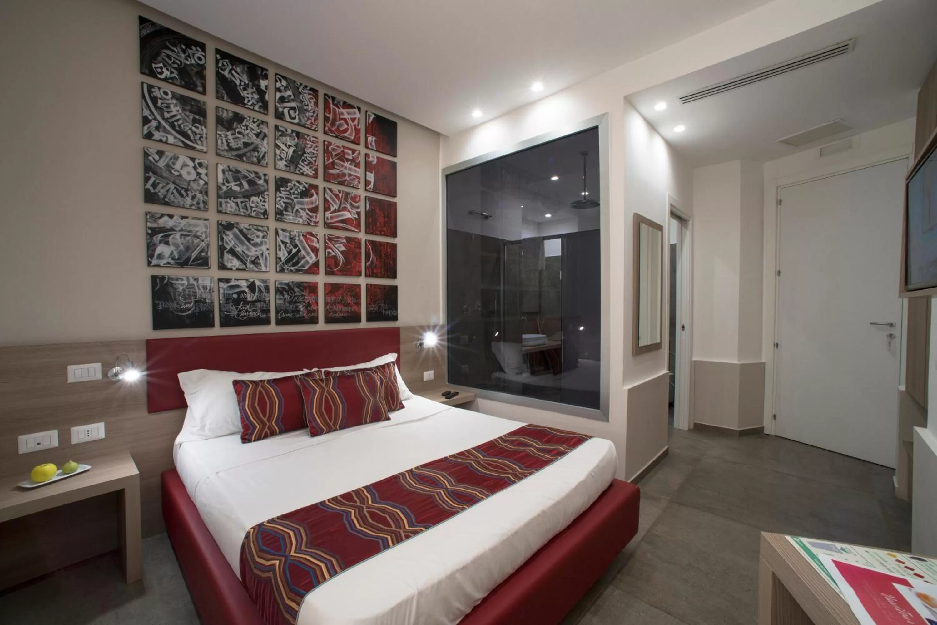 Shower, Bed in Regina Margherita Suite