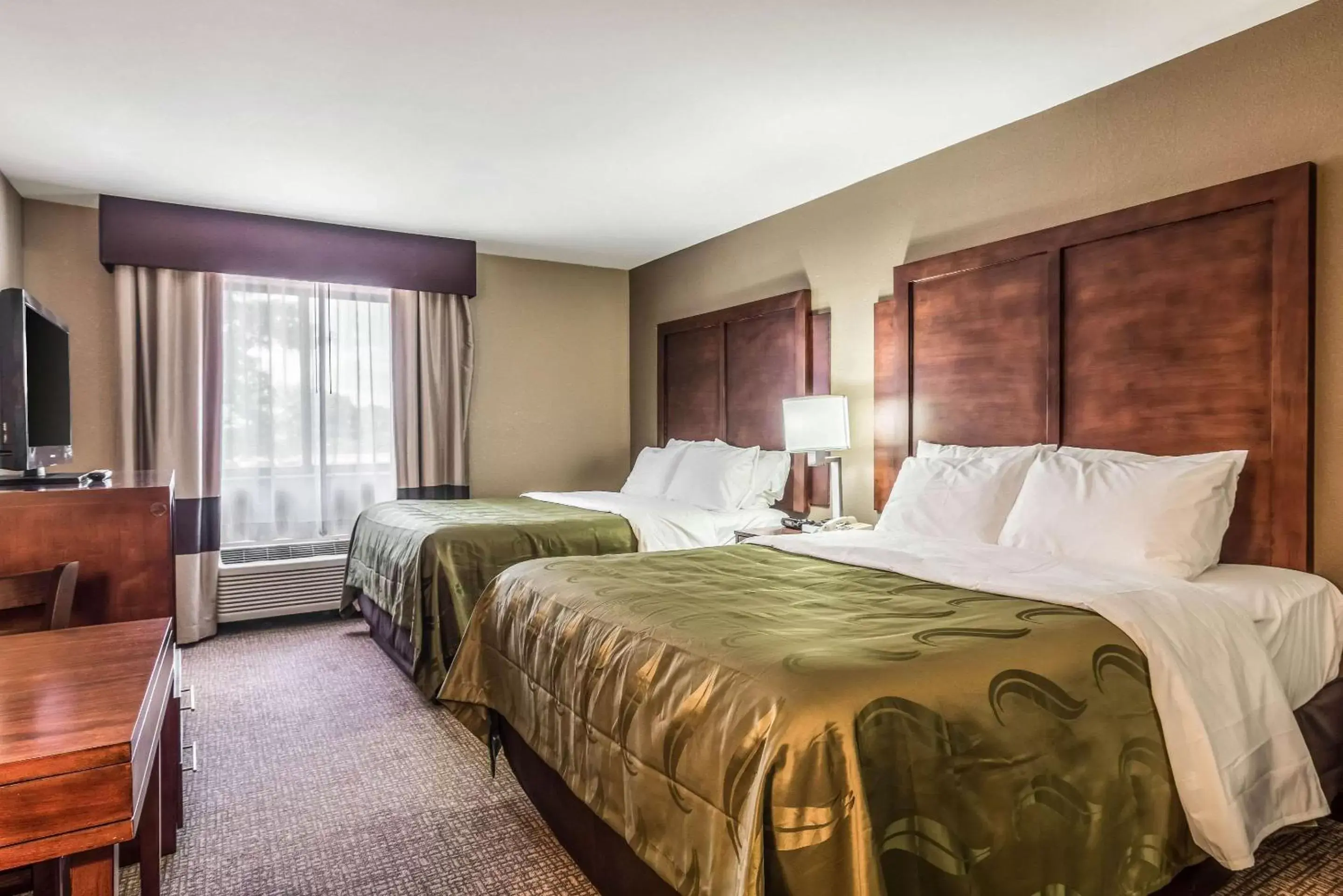 Bedroom, Bed in Quality Inn & Suites Salem near I-57 Bedroom, Bed in Quality Inn & Suites Salem near I-57