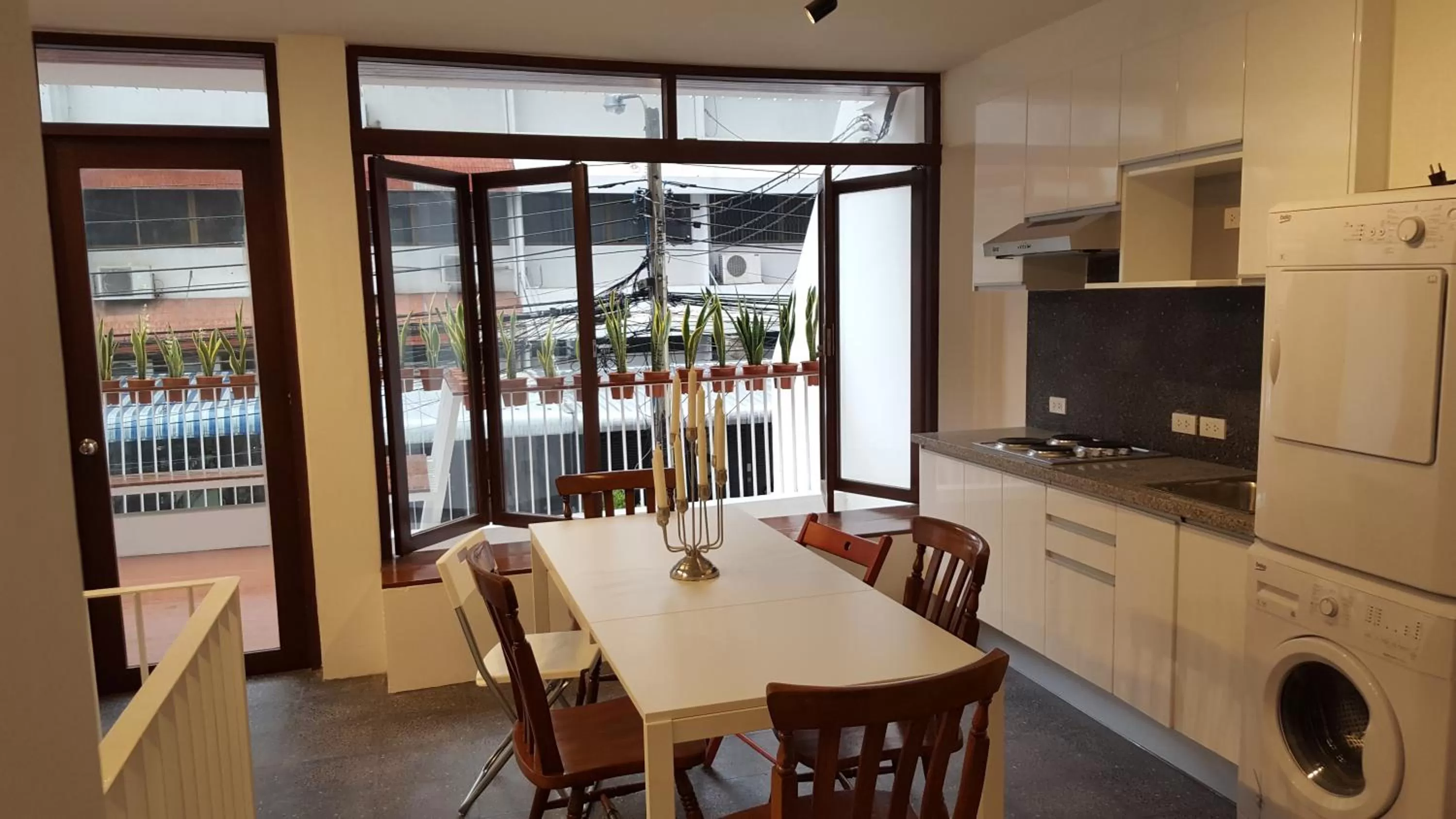 Haus Sathorn 21 Bed and Breakfast