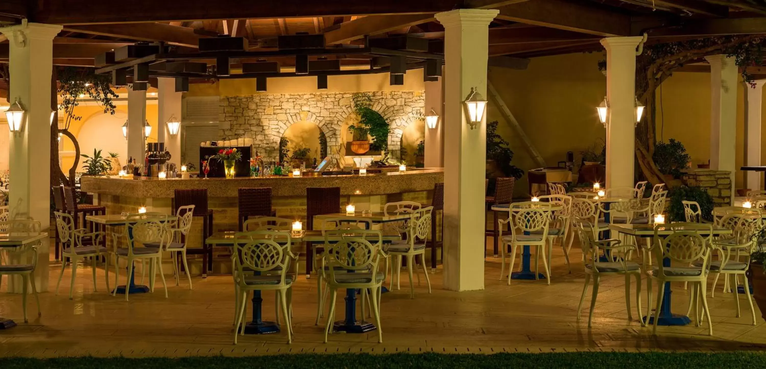 Restaurant/places to eat in Corfu Palace Hotel Restaurant/places to eat in Corfu Palace Hotel