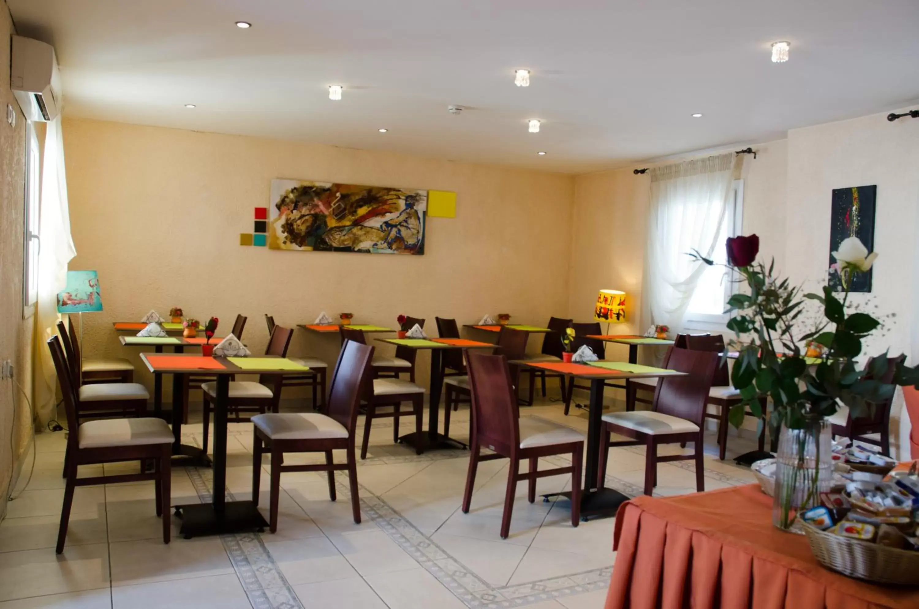 Restaurant/Places to Eat in Hotel Ilisia