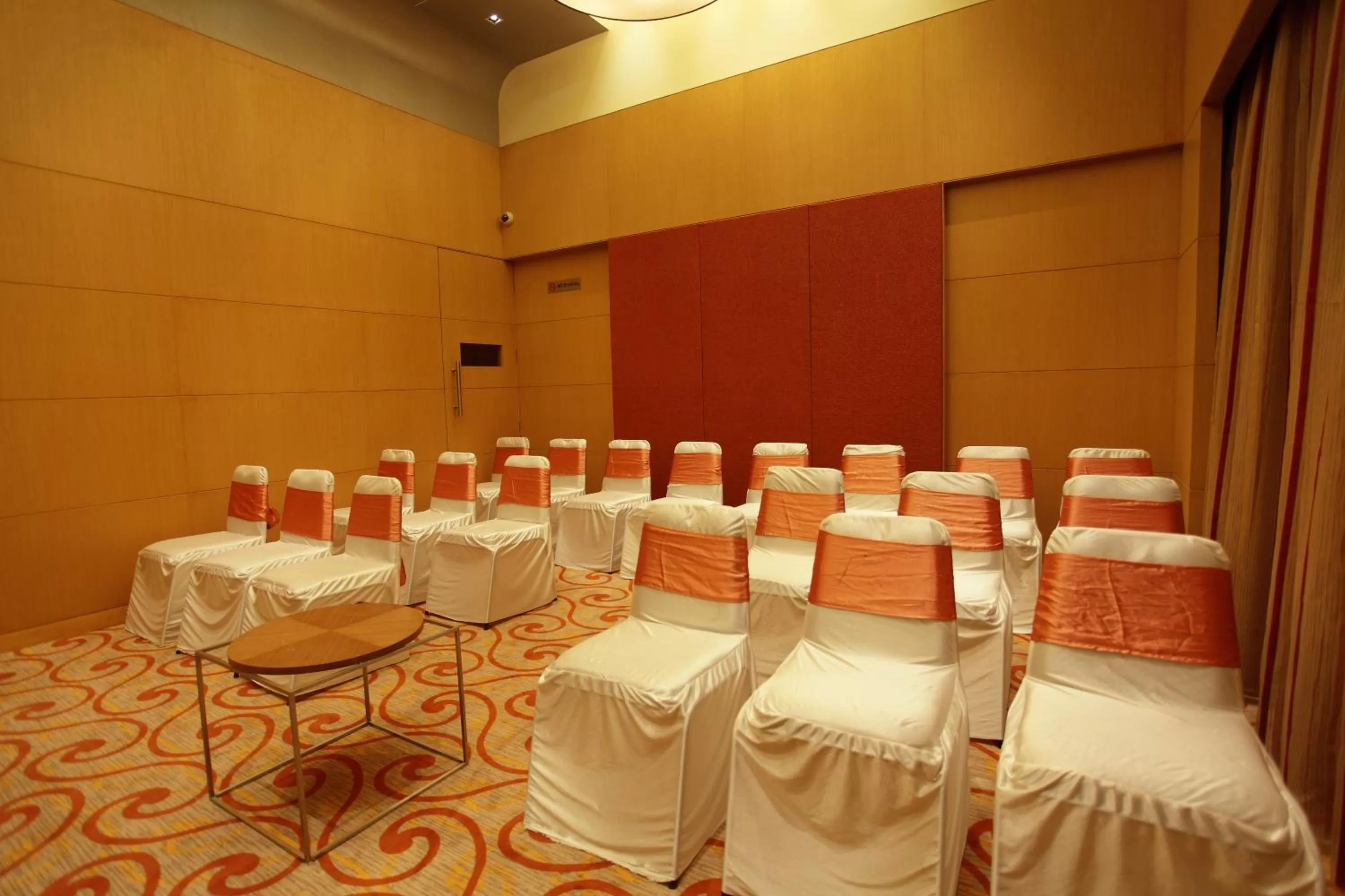 Business facilities, Bed in Comfort Inn Legacy