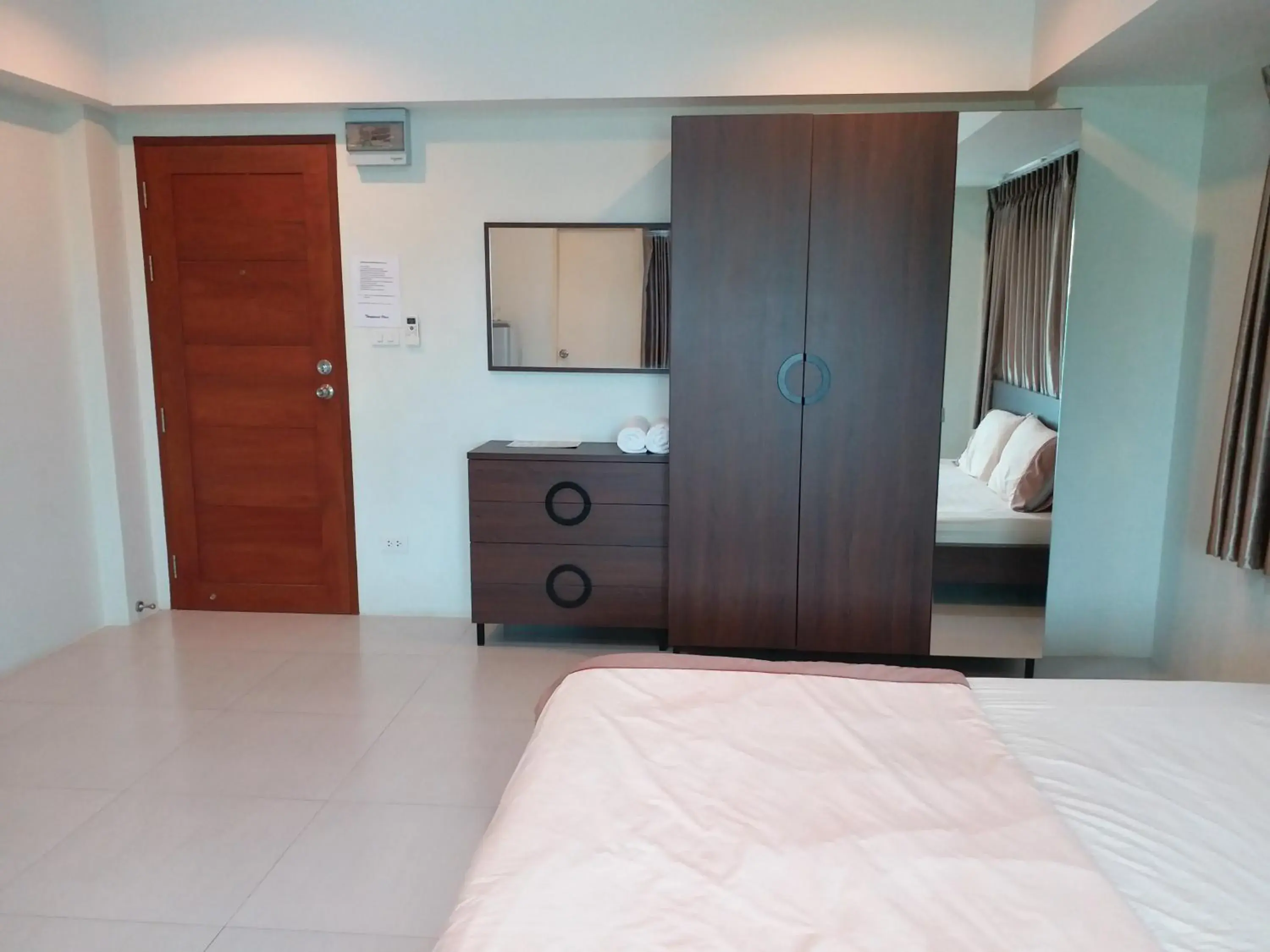 Bedroom, Bed in TongPrasit Place