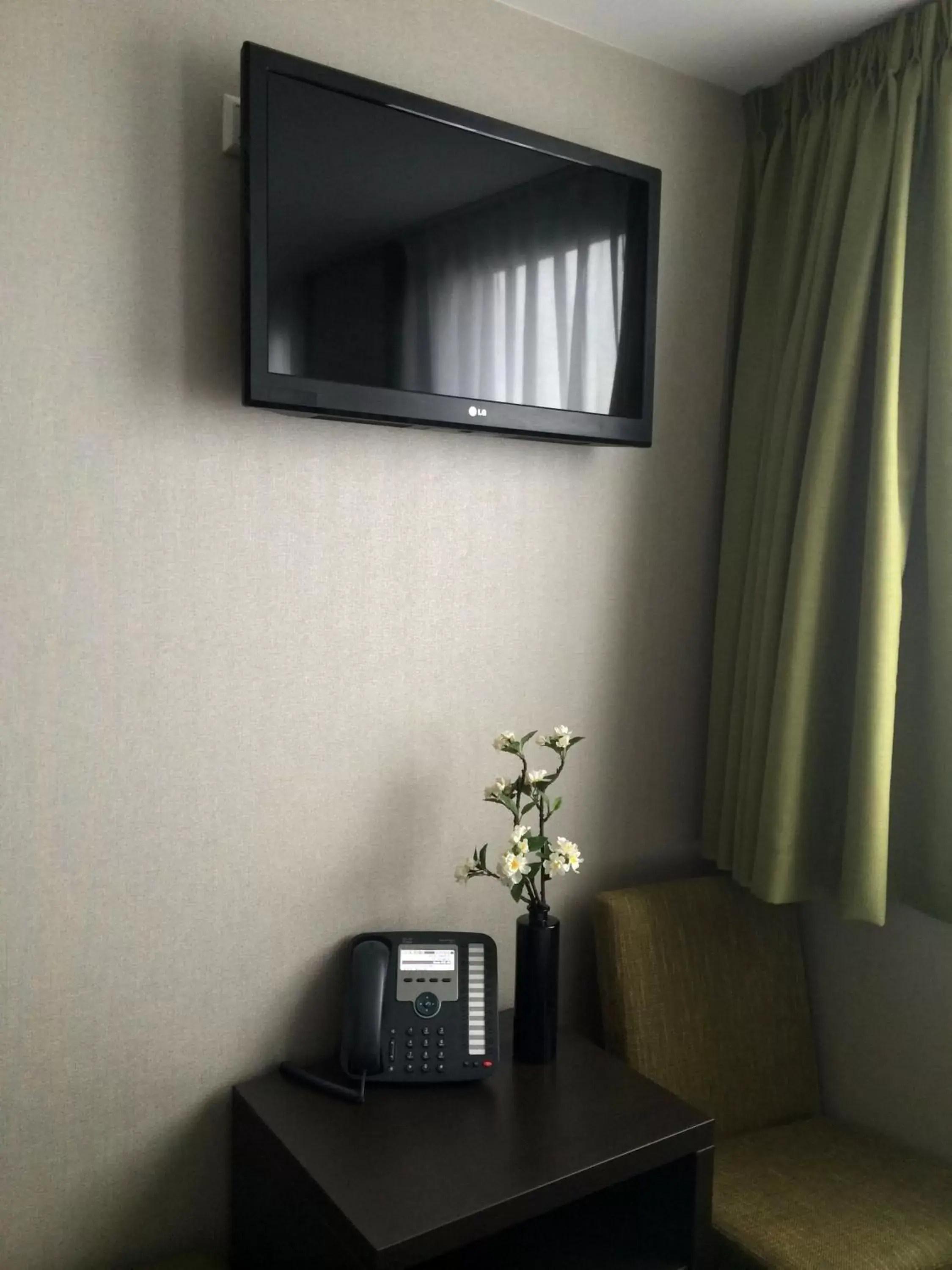TV and multimedia, TV/Entertainment Center in Royal Amsterdam Hotel