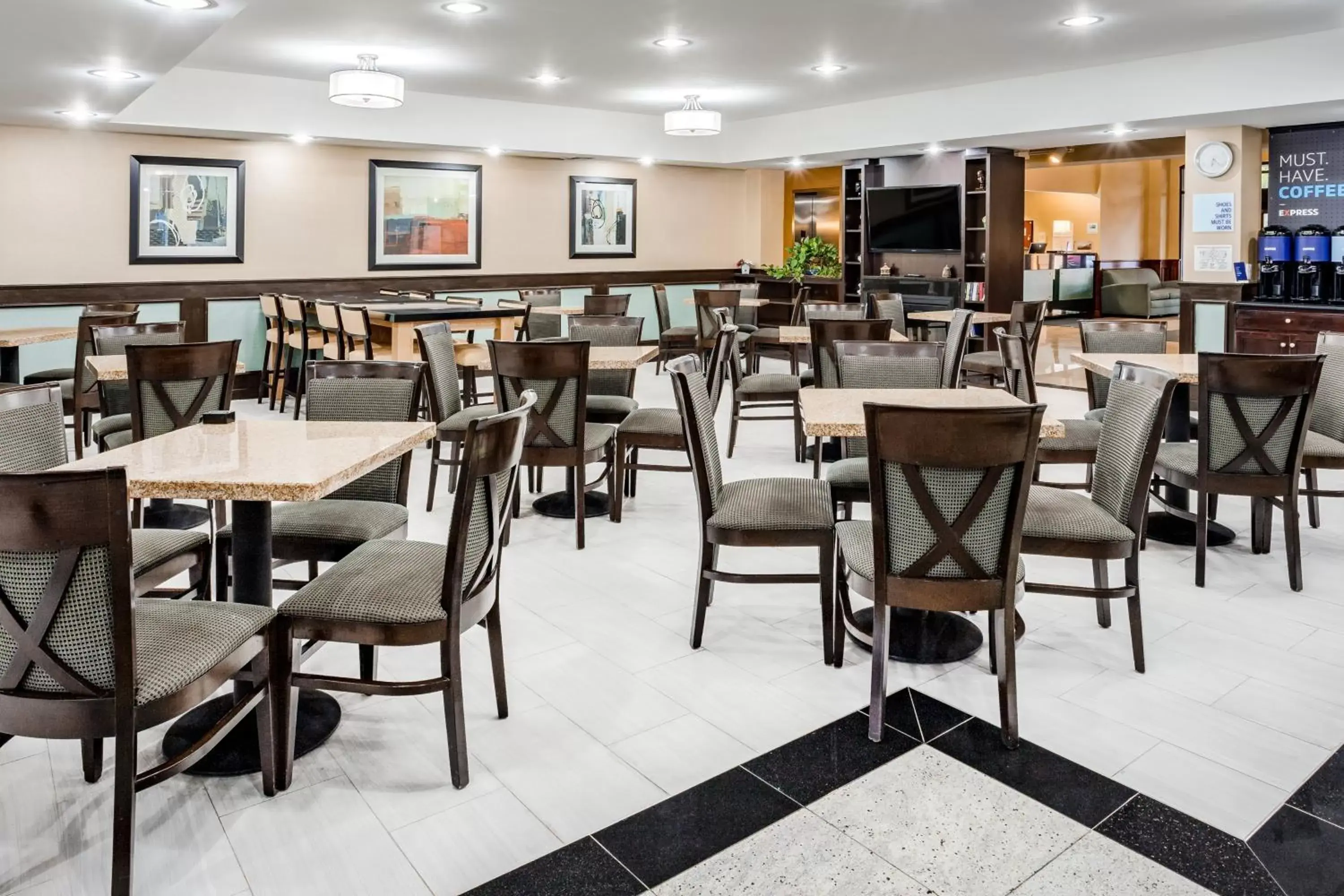 Breakfast, Restaurant/Places to Eat in Holiday Inn Express Hotel & Suites Canton, an IHG Hotel