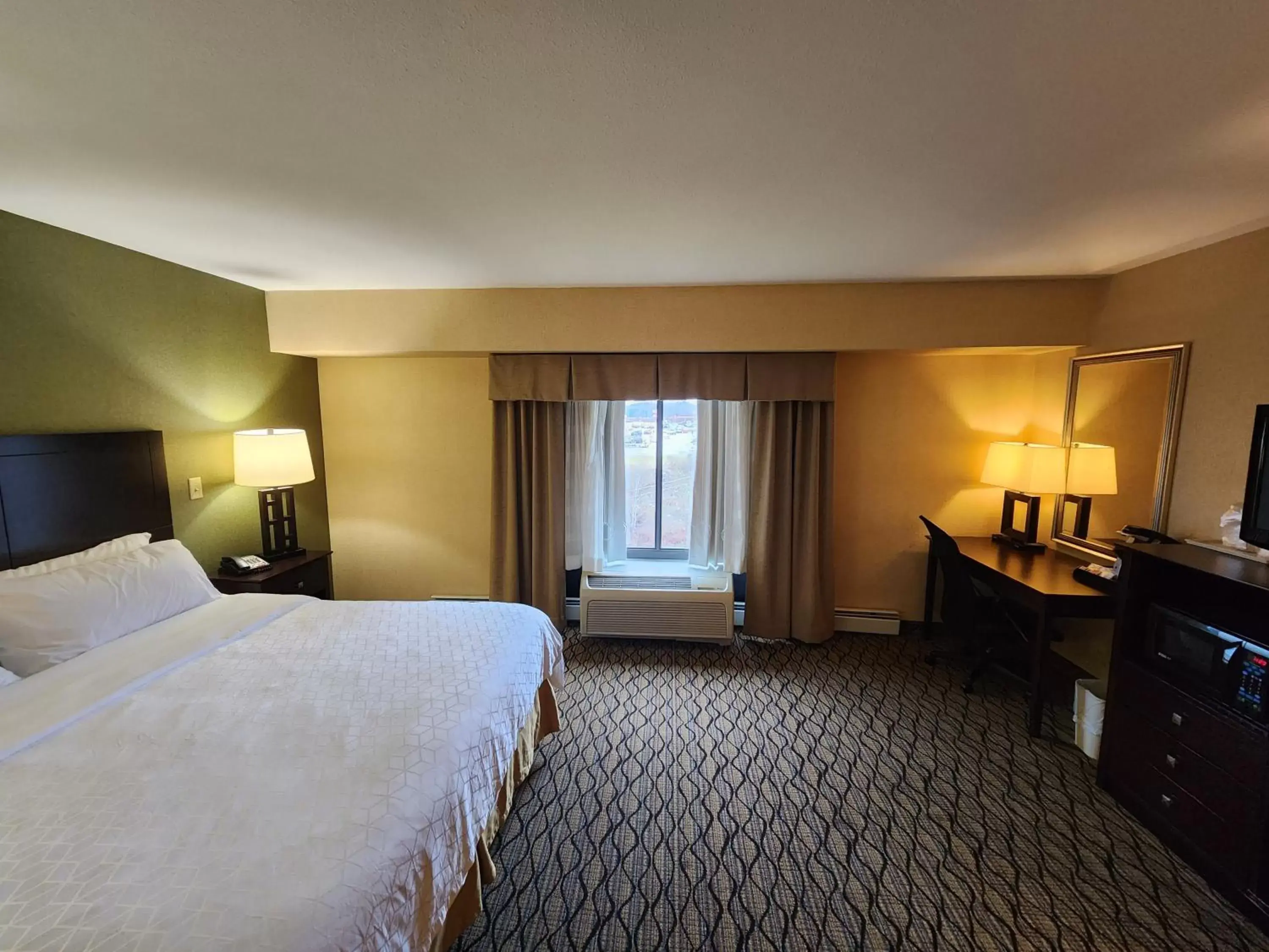 Bedroom, Bed in Kittanning Plaza Hotel