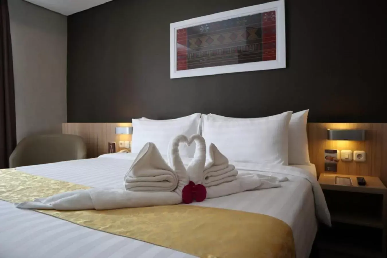 Bed in Anara Sky Kualanamu Hotel