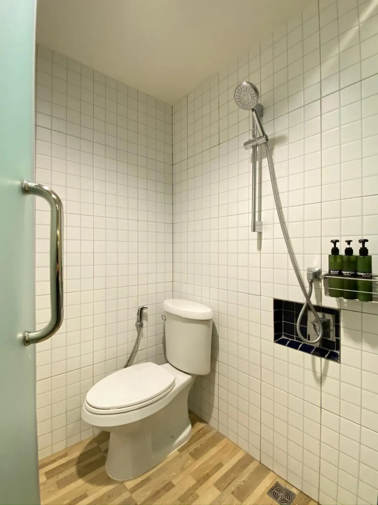Bathroom in Monomer Hostel