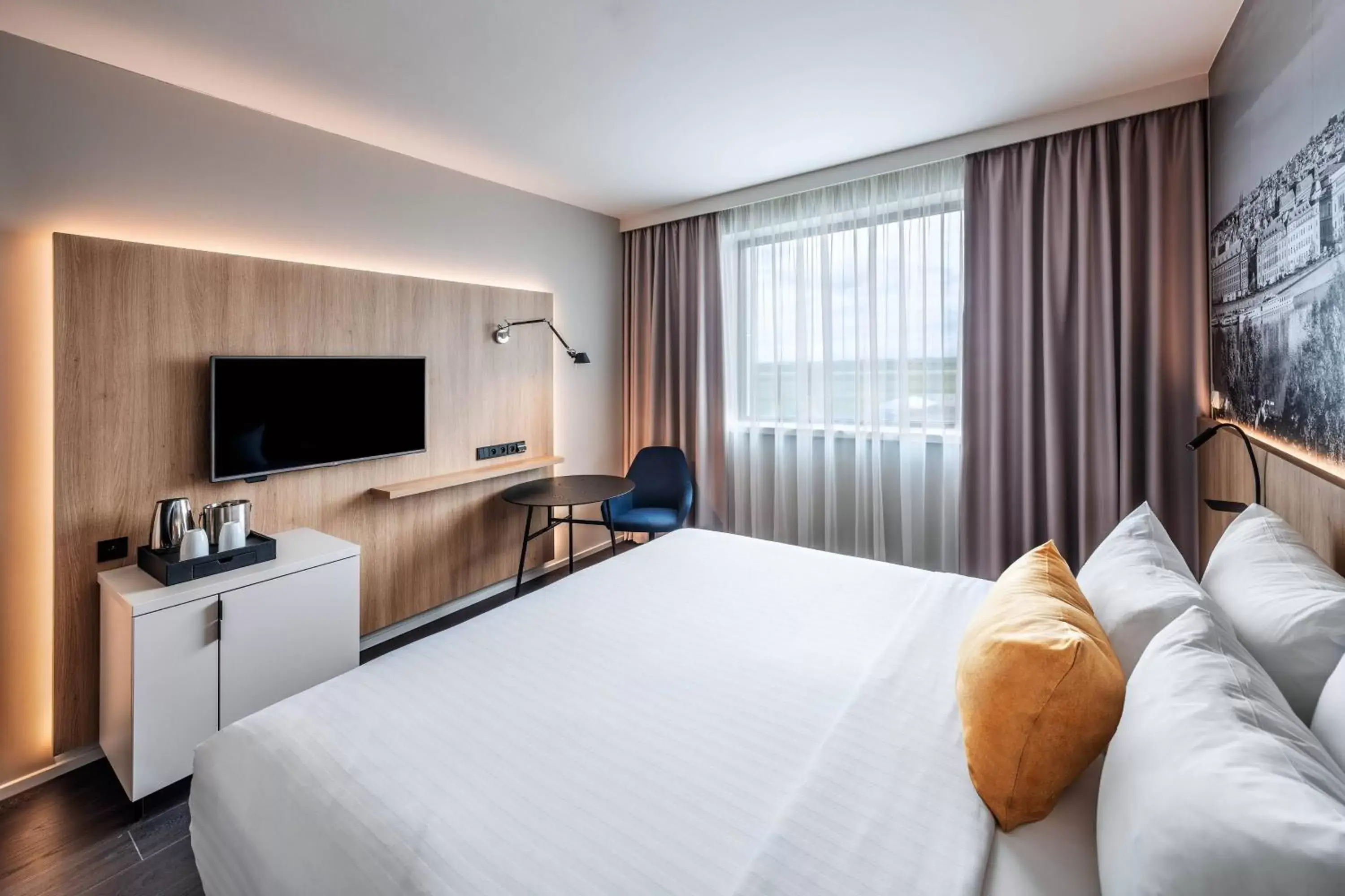 Photo of the whole room, Bed in Courtyard by Marriott Prague Airport