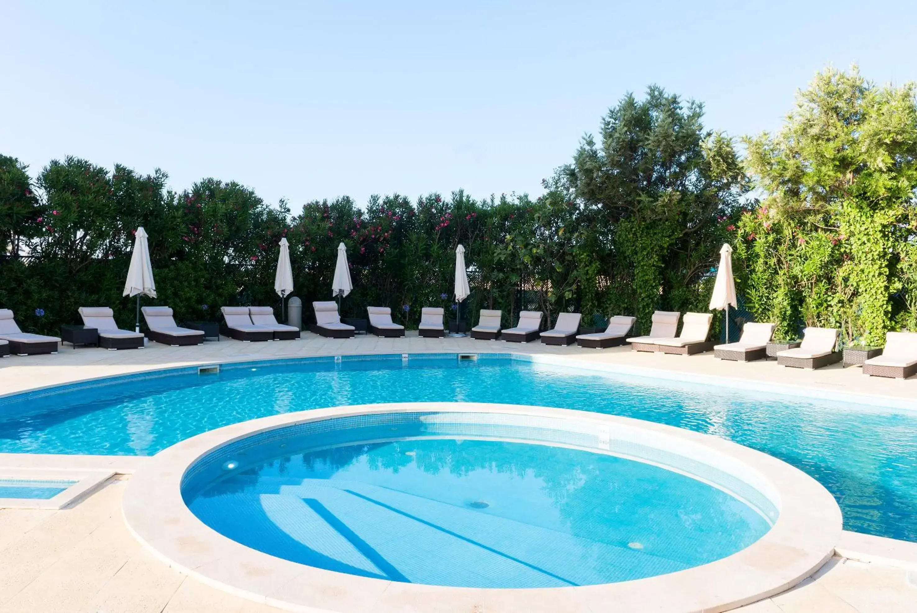 Swimming pool in TRYP by Wyndham Lisboa Caparica Mar Swimming pool in TRYP by Wyndham Lisboa Caparica Mar