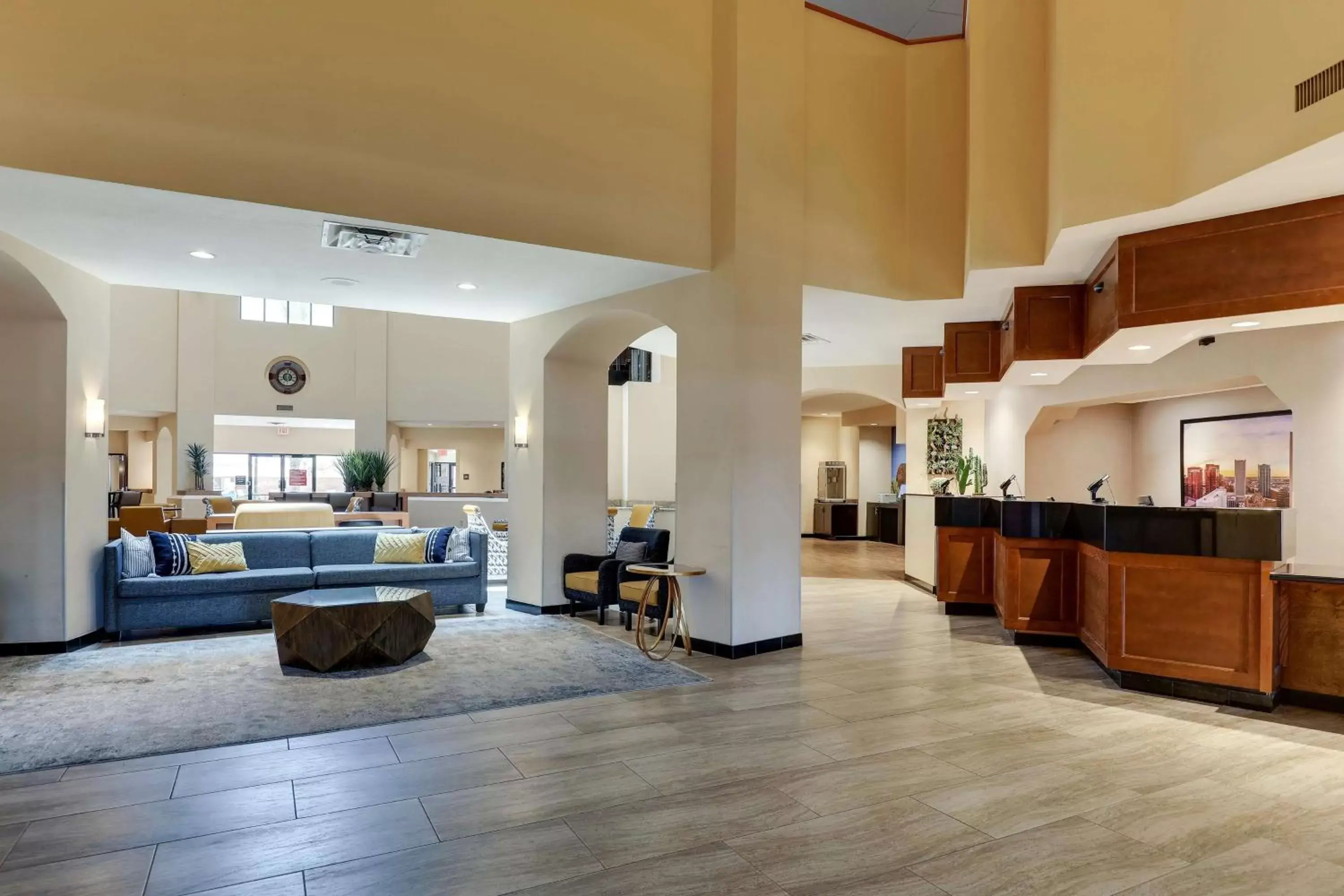Lobby or reception in Drury Inn & Suites Phoenix Airport