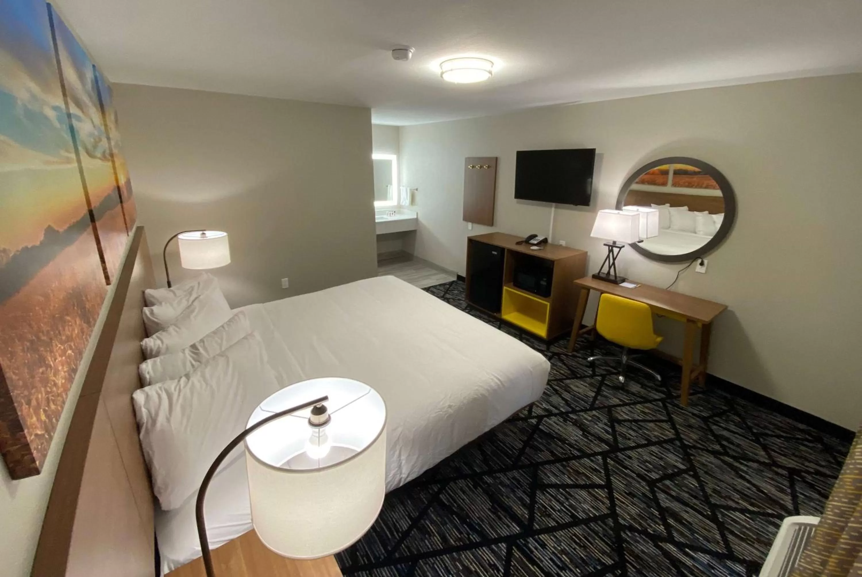 Photo of the whole room, Bed in Days Inn by Wyndham Lake Charles