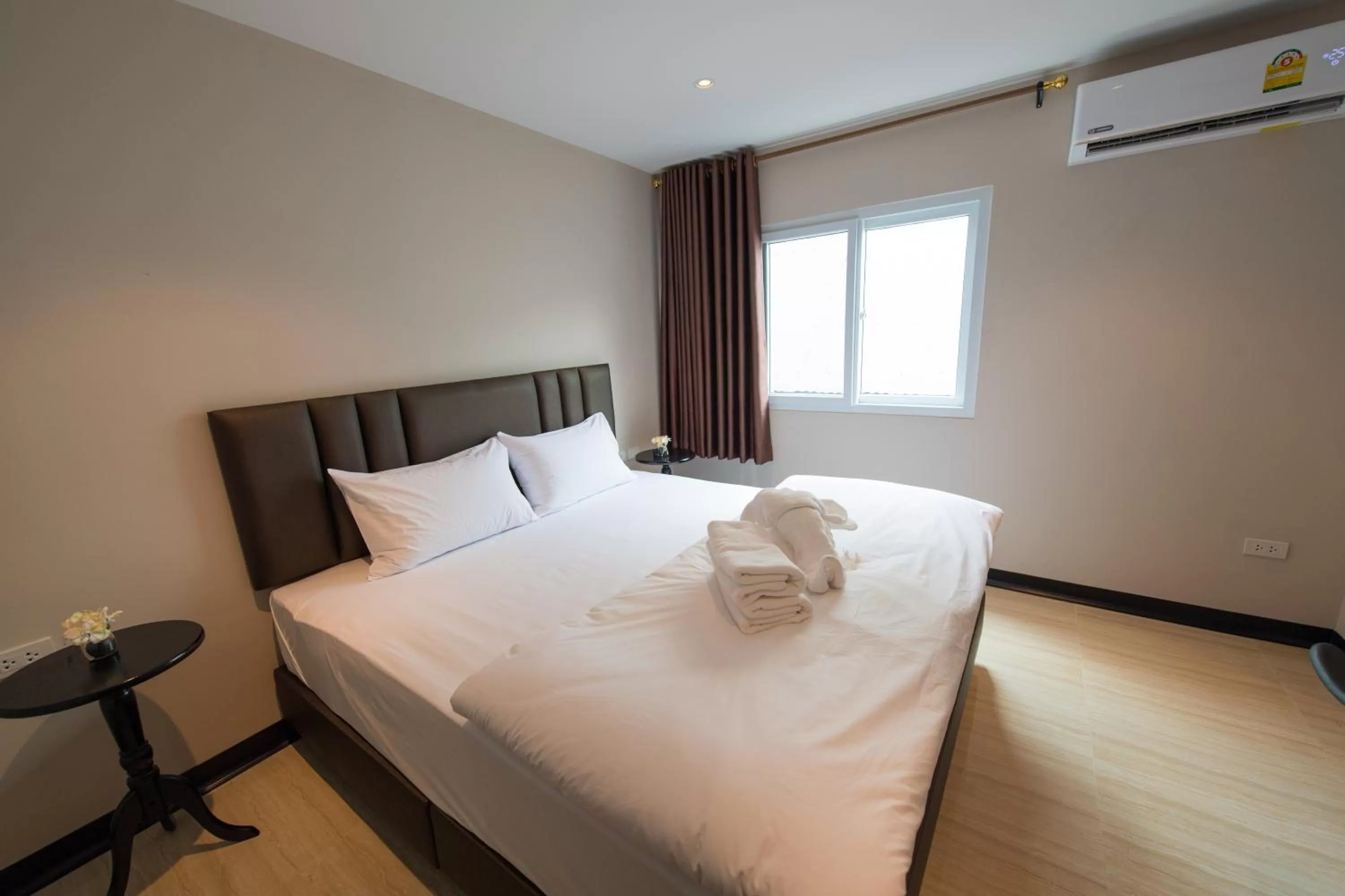 Bed in Let's Zzz Bangkok