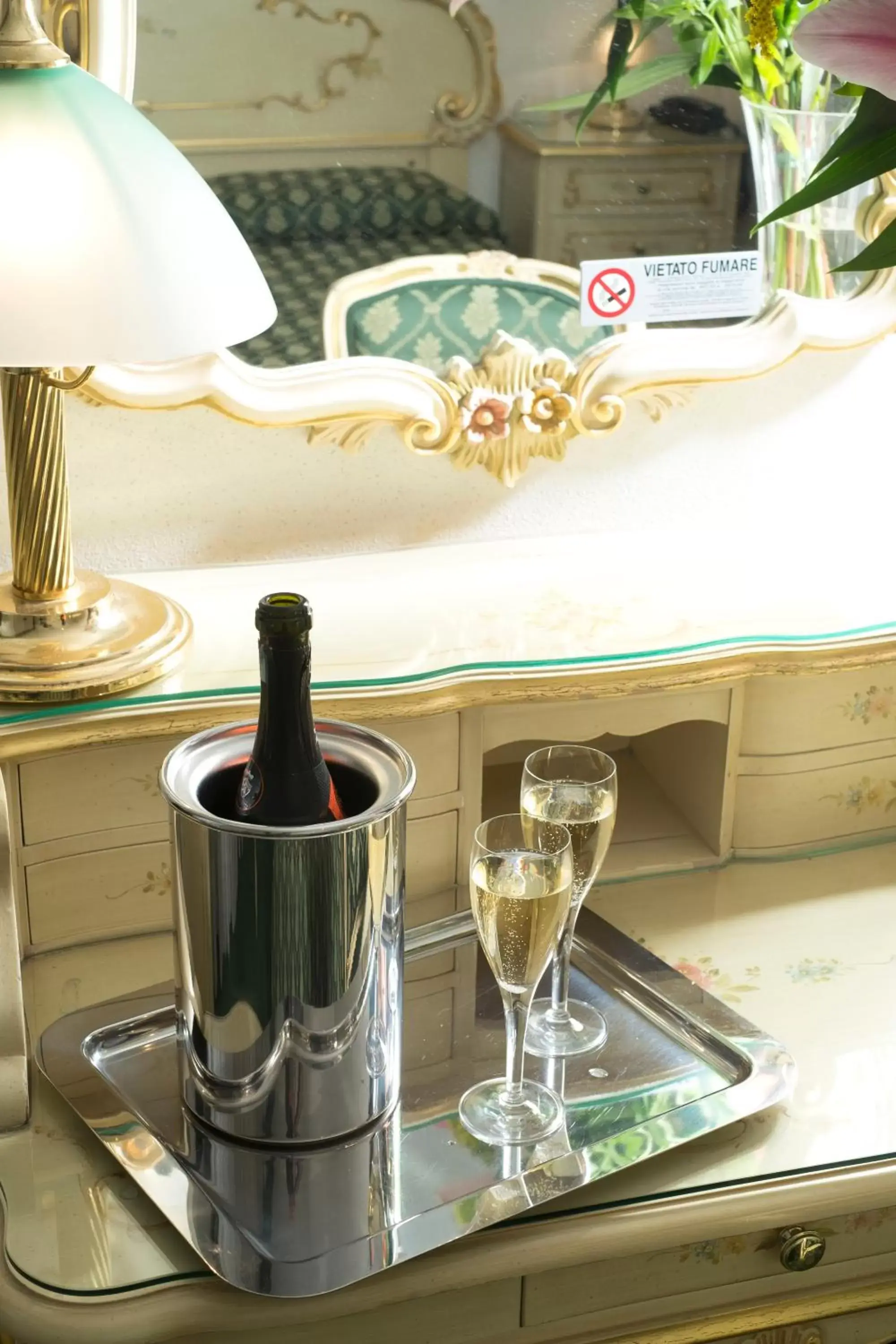 Decorative detail, Drinks in Hotel Commercio & Pellegrino