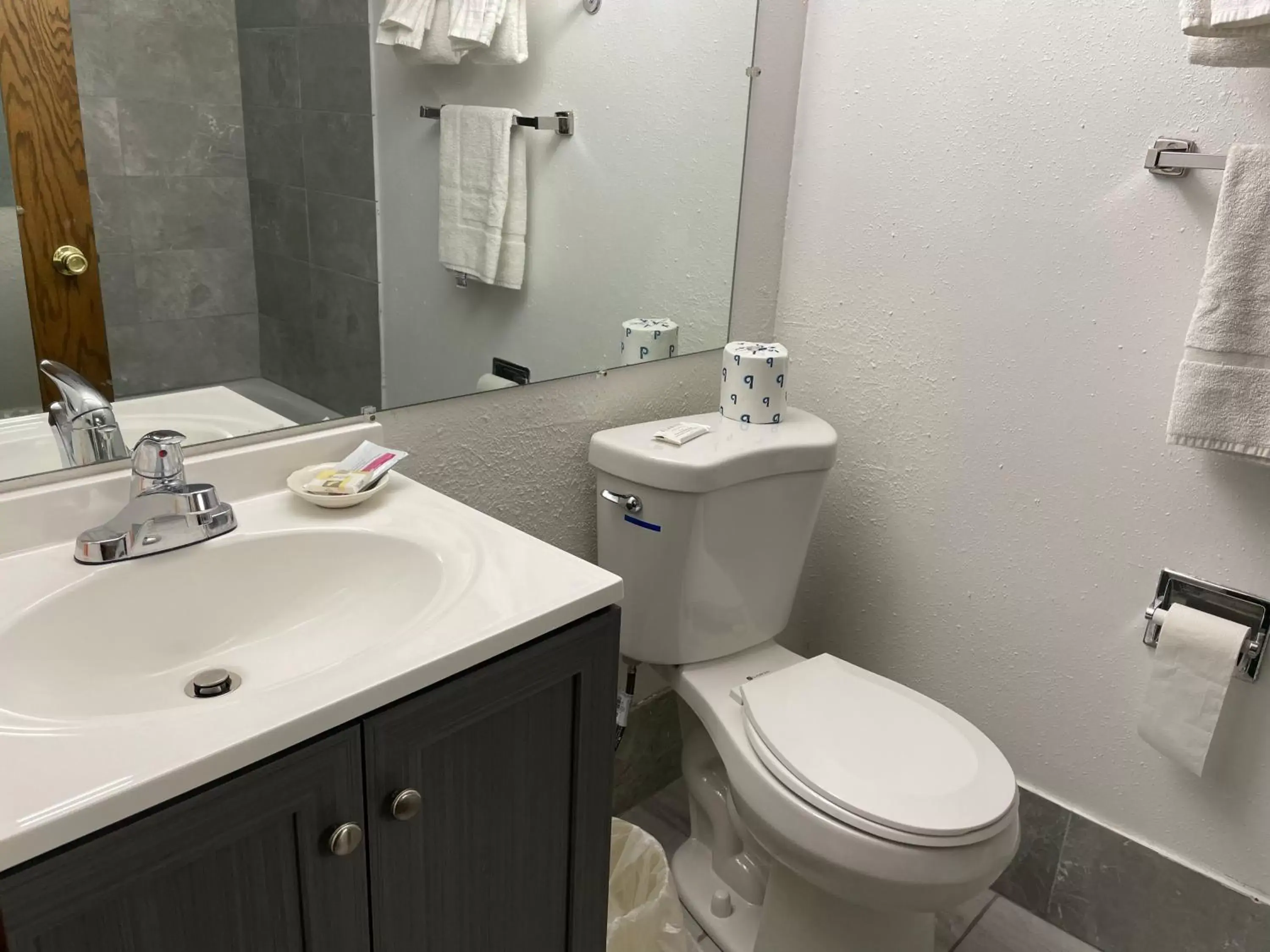 Bathroom in Heritage Inn Hotel